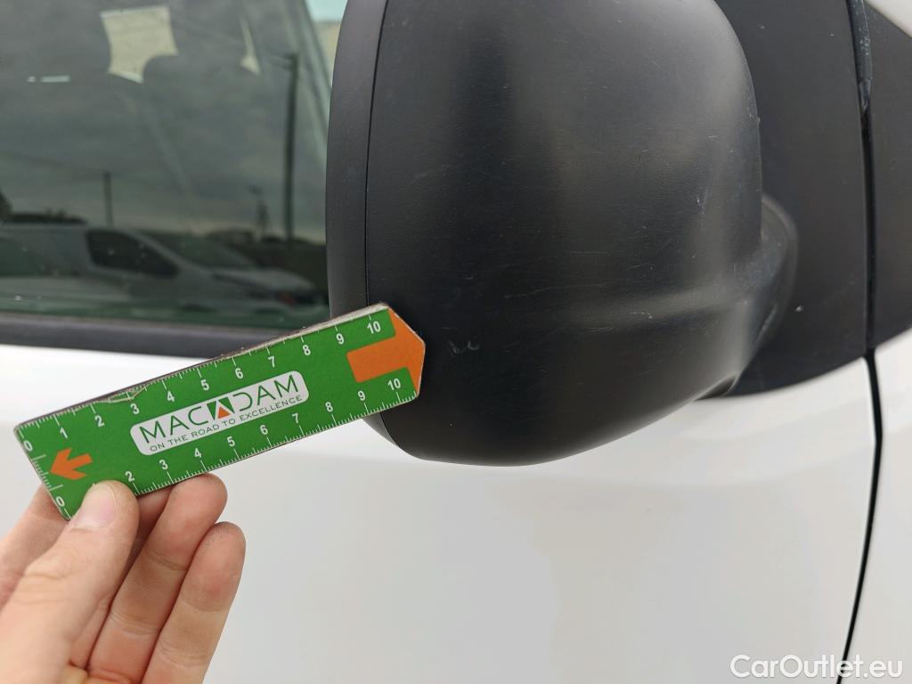  Opel  Vivaro OPEL  / 2019 / 4P / furgón 1.5 D 88kW (120CV) M Std Express M.P. DC #84