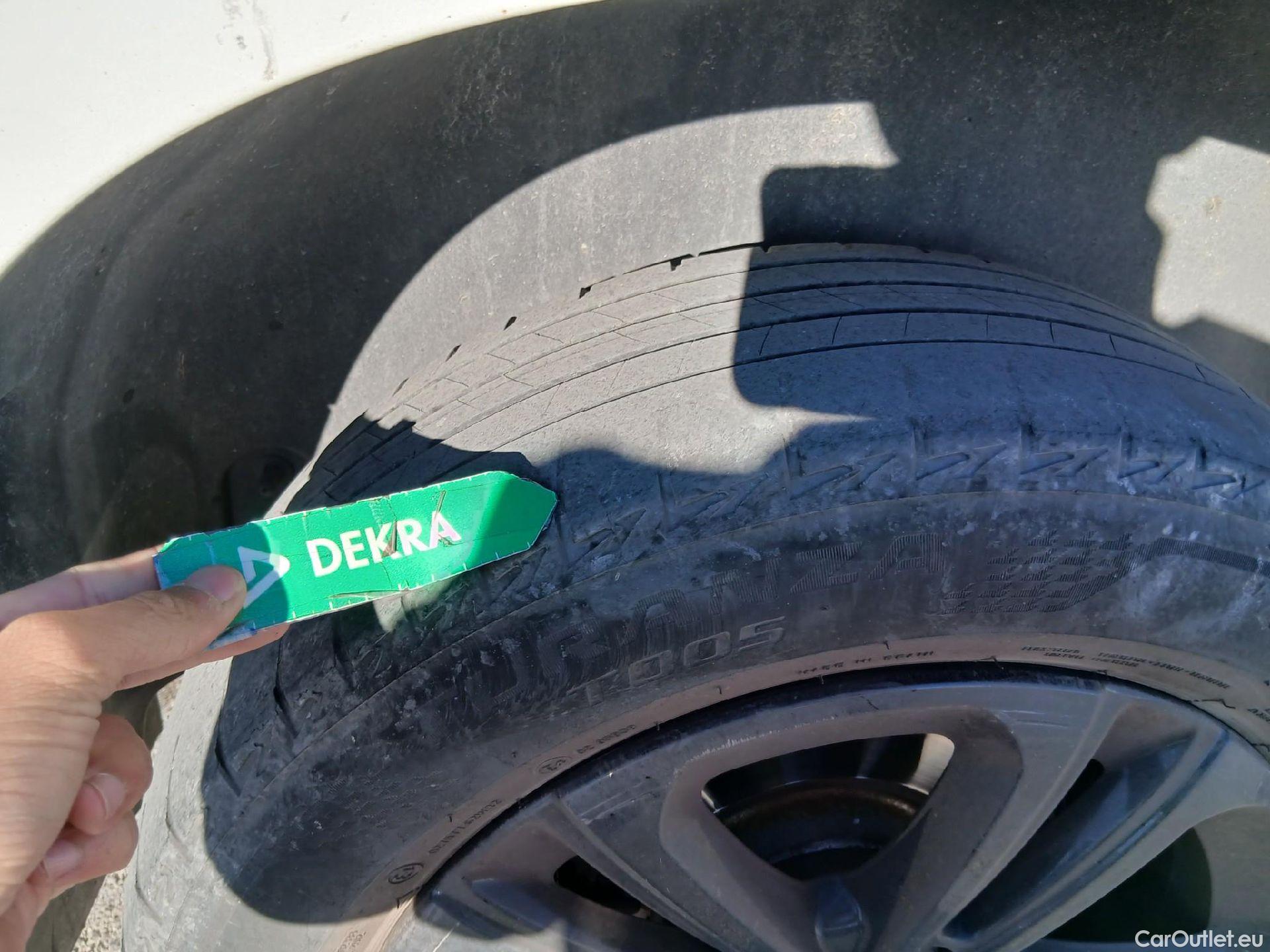  Citroen  Berlingo CITROEN  / 2018 / 5P / monovolumen compacto Talla M BlueHDi 100 SHINE #58