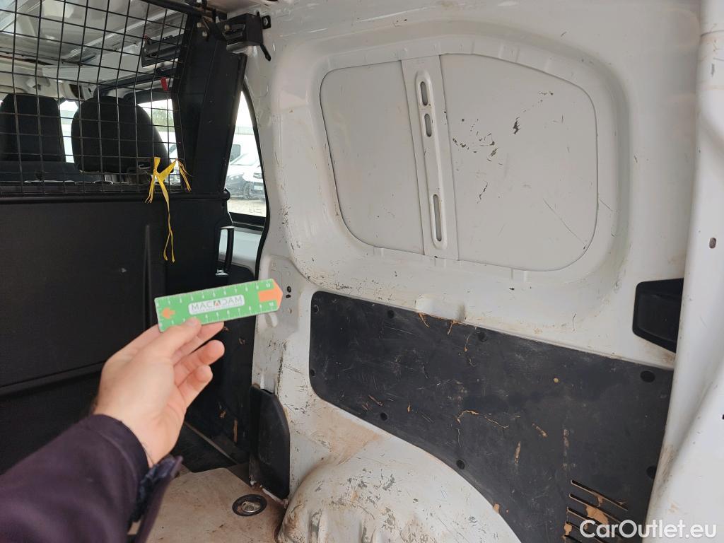  Opel  Vivaro OPEL  / 2019 / 4P / furgón 1.5 D 88kW (120CV) M Std Express M.P. DC #19