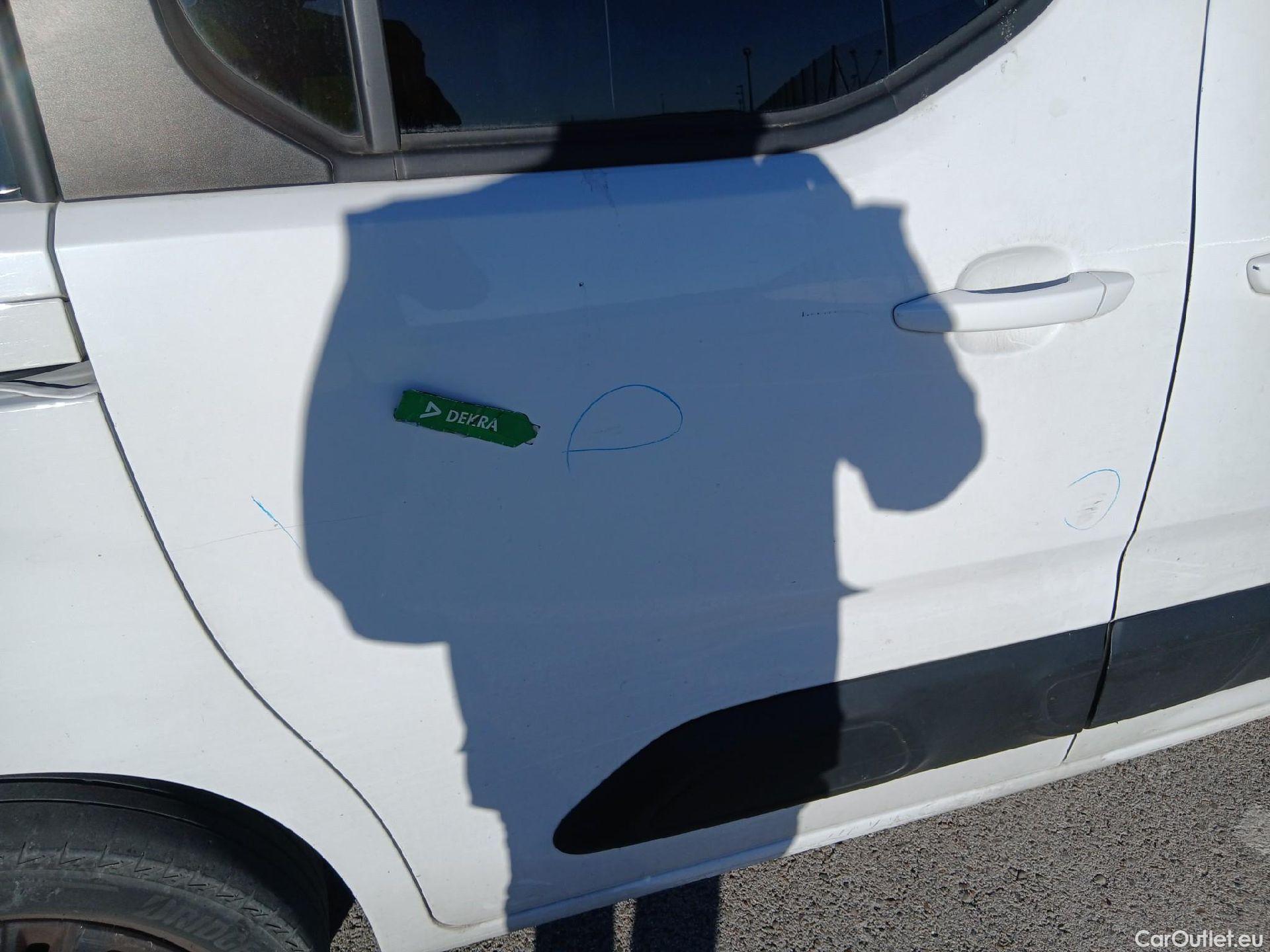  Citroen  Berlingo CITROEN  / 2018 / 5P / monovolumen compacto Talla M BlueHDi 100 SHINE #62