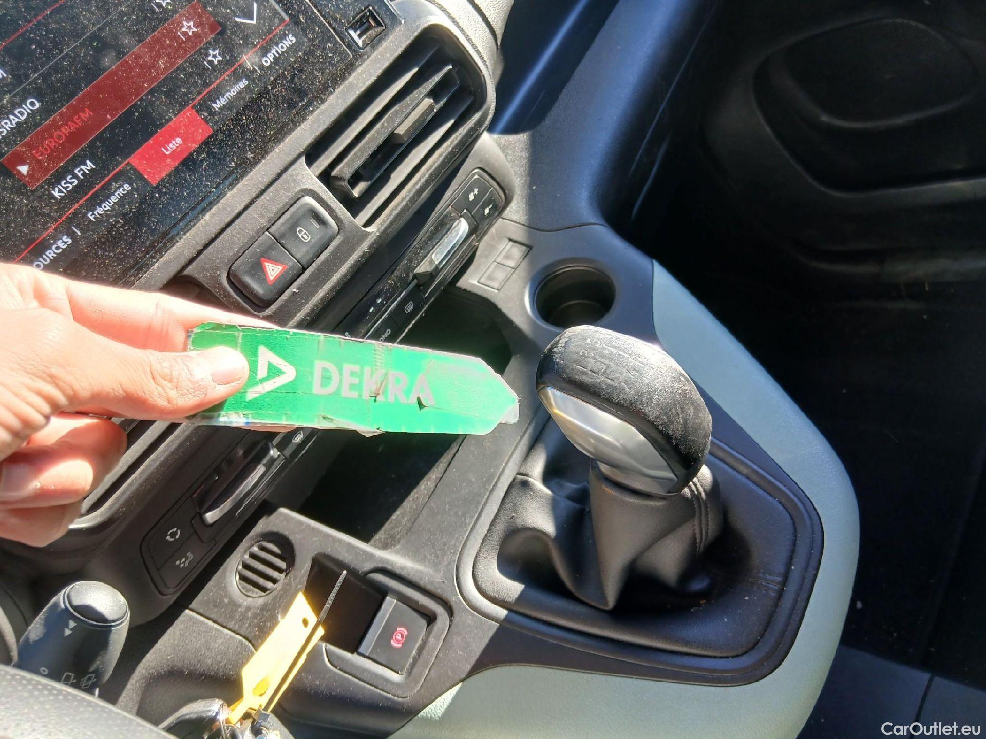  Citroen  Berlingo CITROEN  / 2018 / 5P / monovolumen compacto Talla M BlueHDi 100 SHINE #31