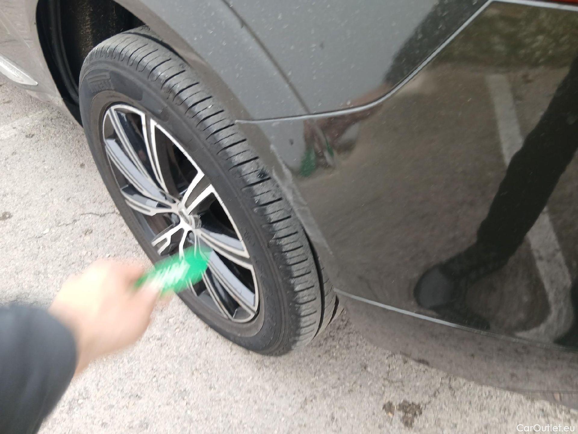  Volvo  XC60 VOLVO  / 2017 / 5P / todoterreno 2.0 T6 AWD Recharge Inscription Auto #3