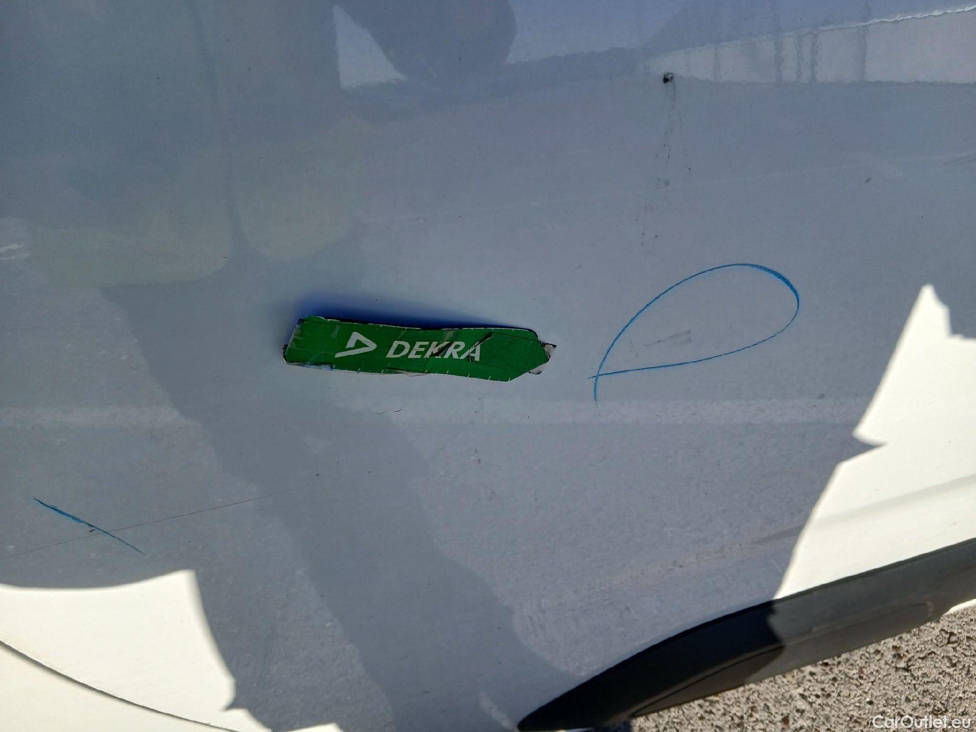  Citroen  Berlingo CITROEN  / 2018 / 5P / monovolumen compacto Talla M BlueHDi 100 SHINE #61