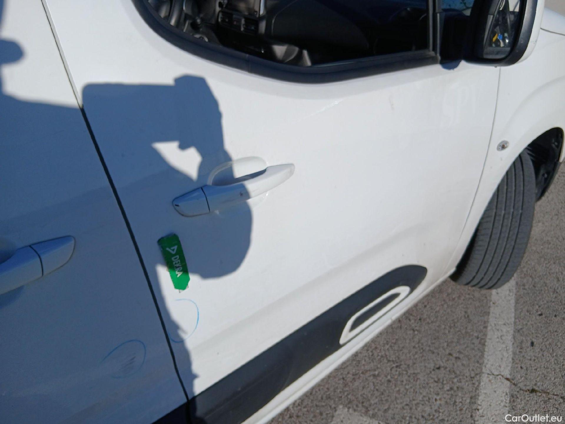  Citroen  Berlingo CITROEN  / 2018 / 5P / monovolumen compacto Talla M BlueHDi 100 SHINE #63