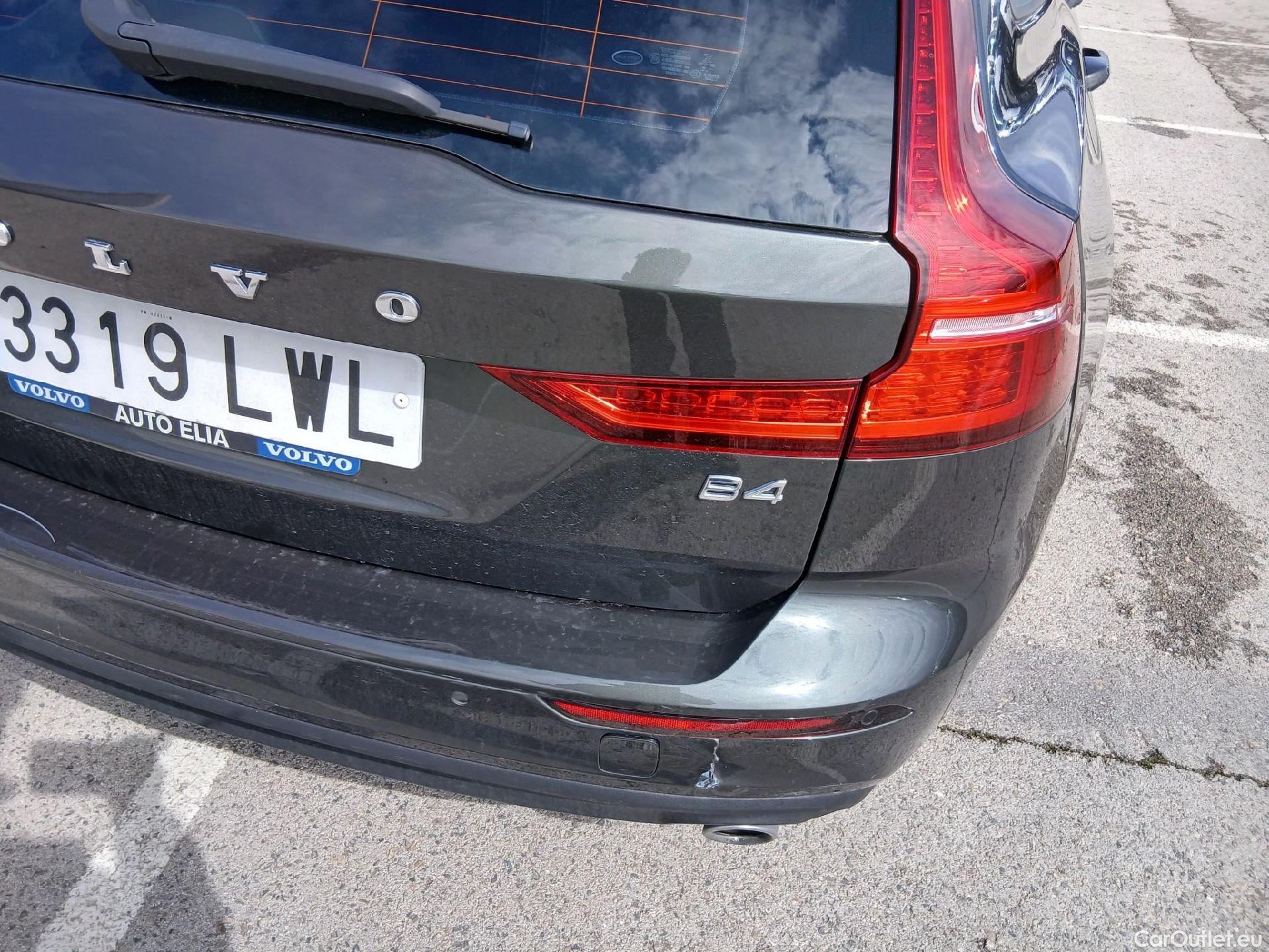  Volvo  V60 VOLVO  / 2018 / 5P / familiar 2.0 B4 (D) Momentum Auto #25