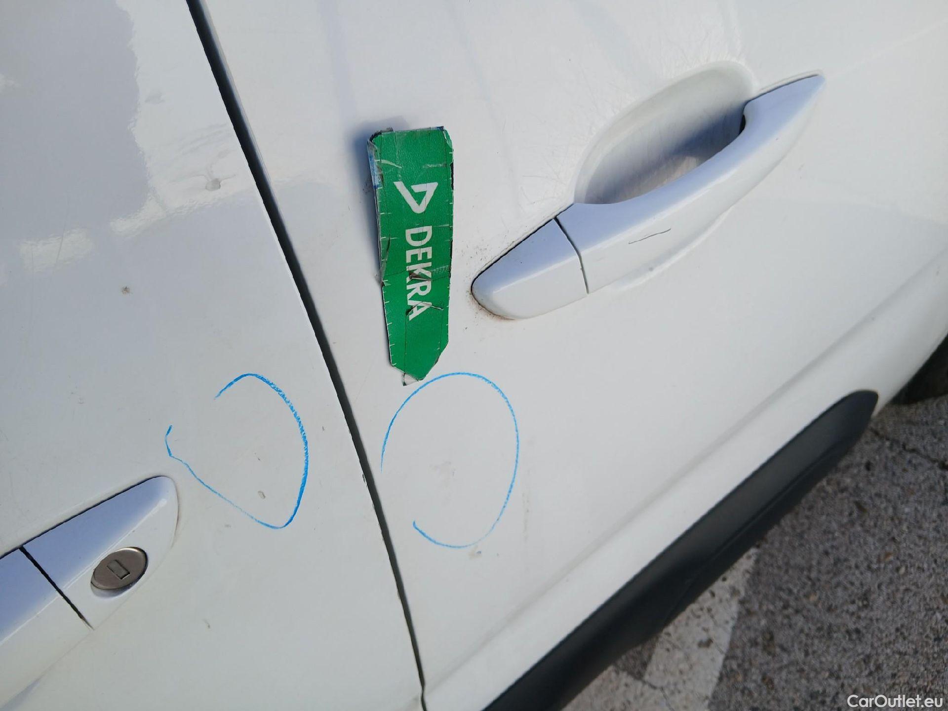  Citroen  Berlingo CITROEN  / 2018 / 5P / monovolumen compacto Talla M BlueHDi 100 SHINE #33