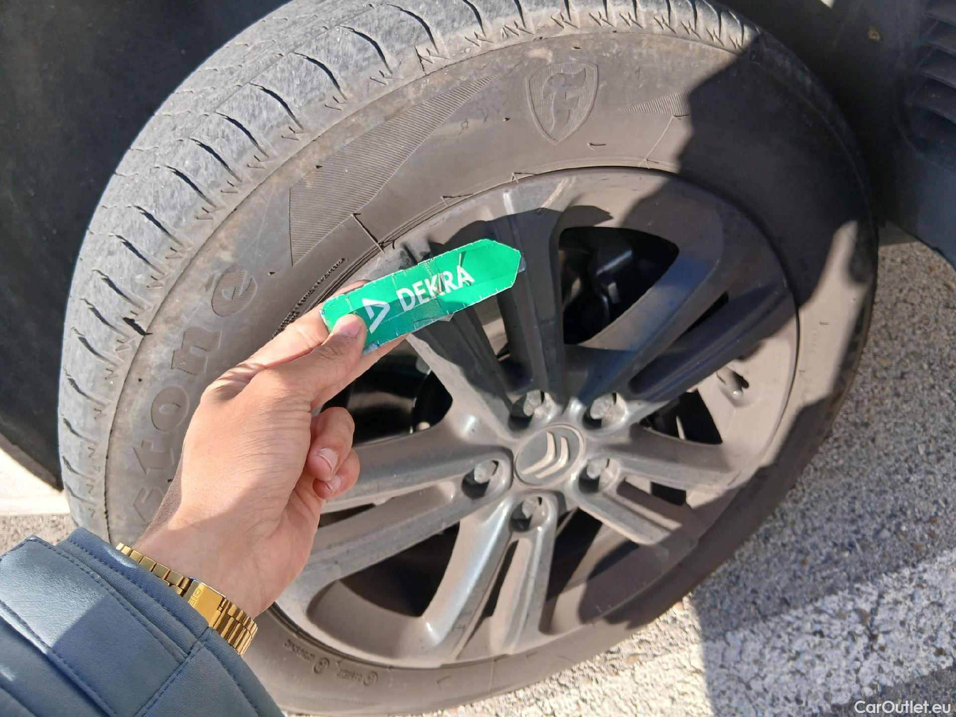  Citroen  Berlingo CITROEN  / 2018 / 5P / monovolumen compacto Talla M BlueHDi 100 SHINE #71