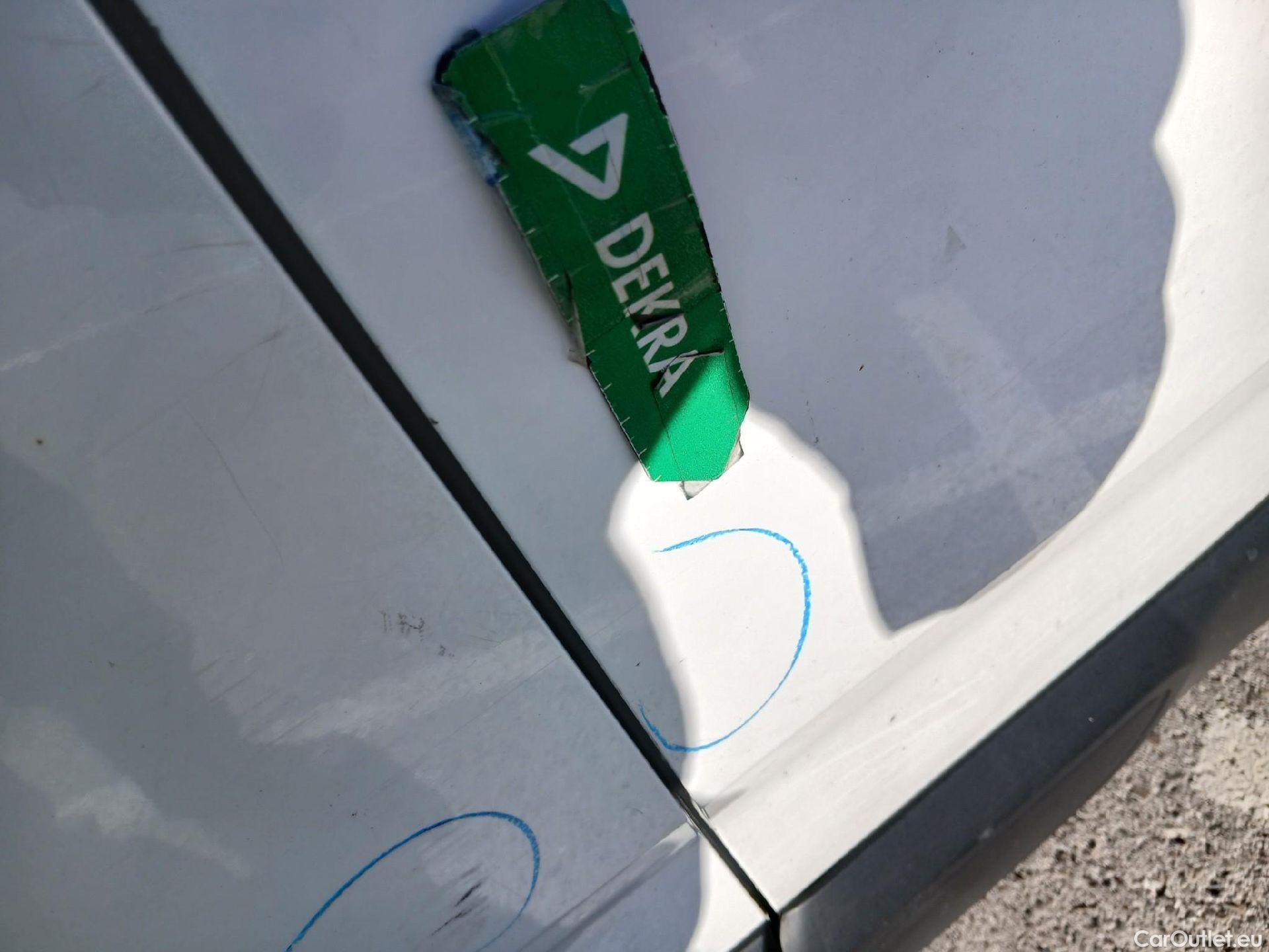  Citroen  Berlingo CITROEN  / 2018 / 5P / monovolumen compacto Talla M BlueHDi 100 SHINE #64