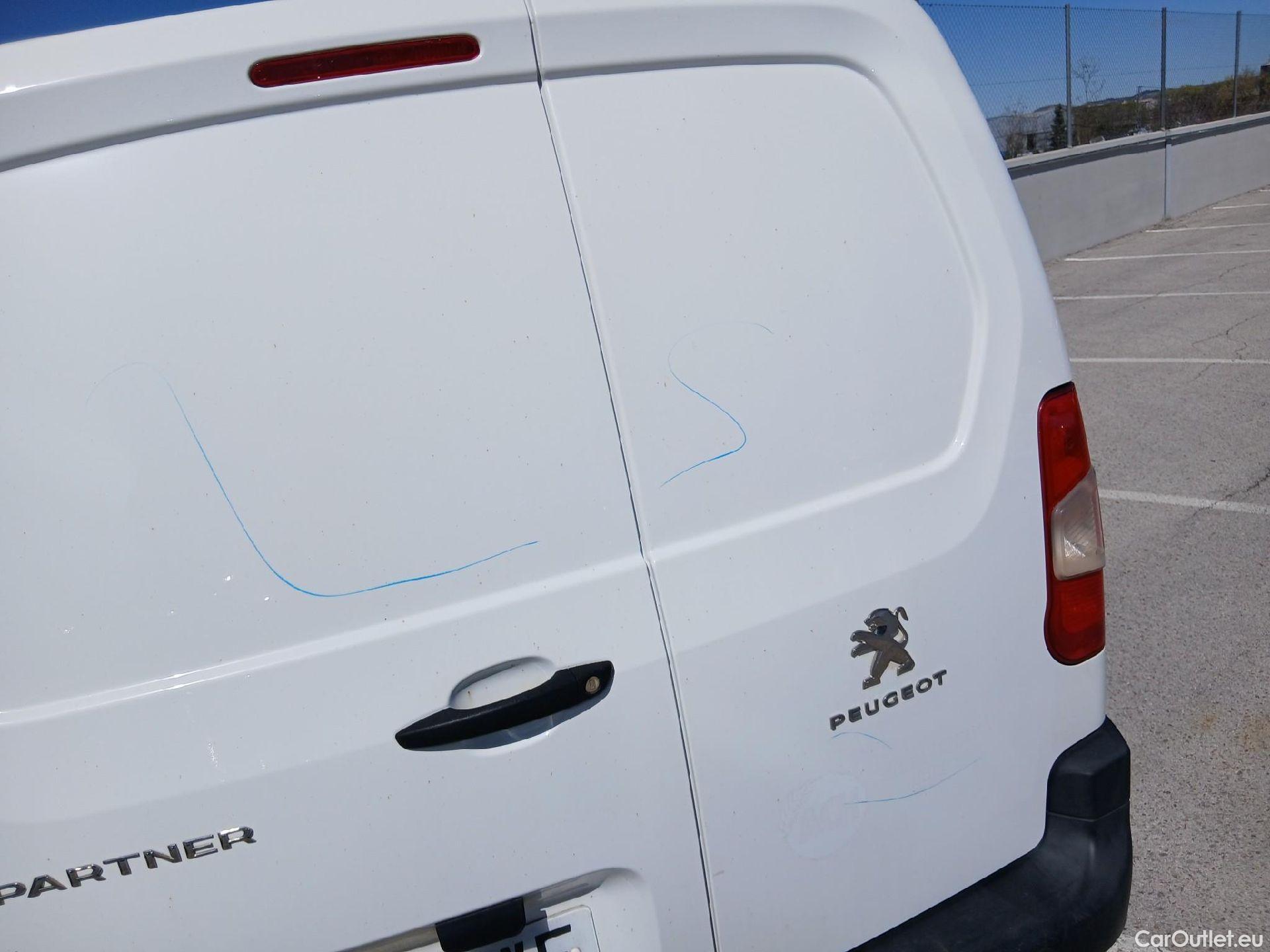  Peugeot  Partner PEUGEOT  / 2018 / 4P / furgón derivado de turismo Premium Standard 600kg BlueHDi 73kW (AC) #23