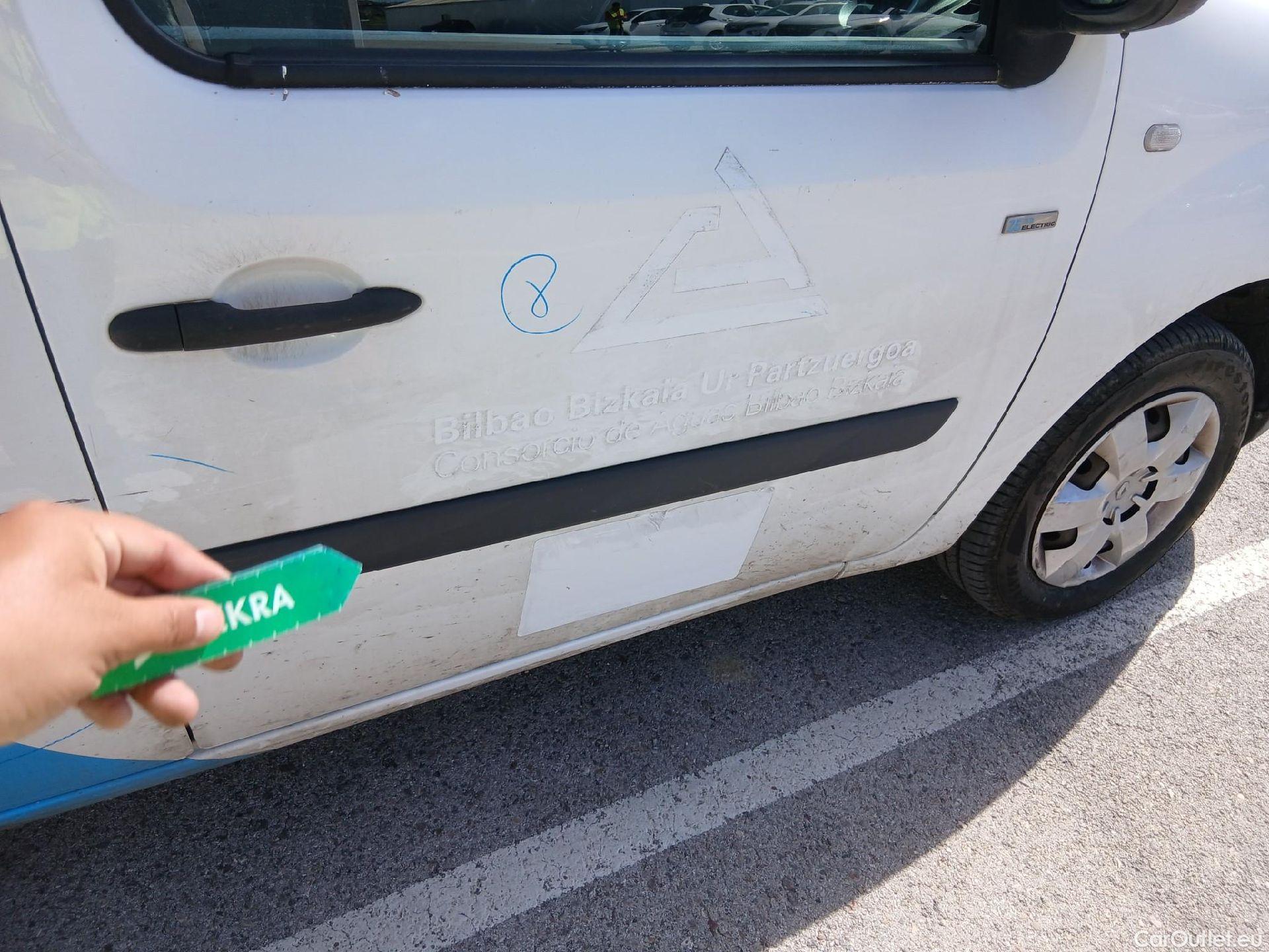  Renault  Kangoo RENAULT  Z.E./2013/3P/furgón derivado de turismo Z.E. #43