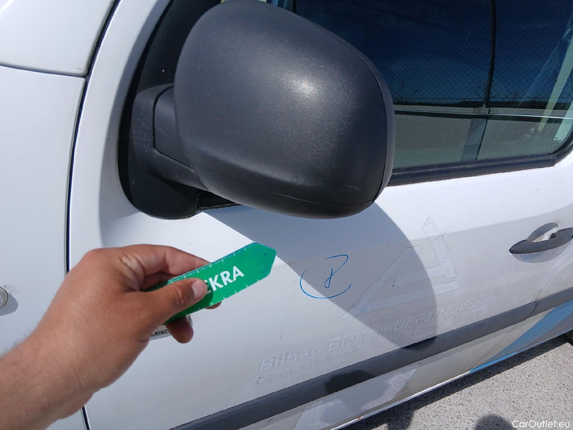  Renault  Kangoo RENAULT  Z.E./2013/3P/furgón derivado de turismo Z.E. #23