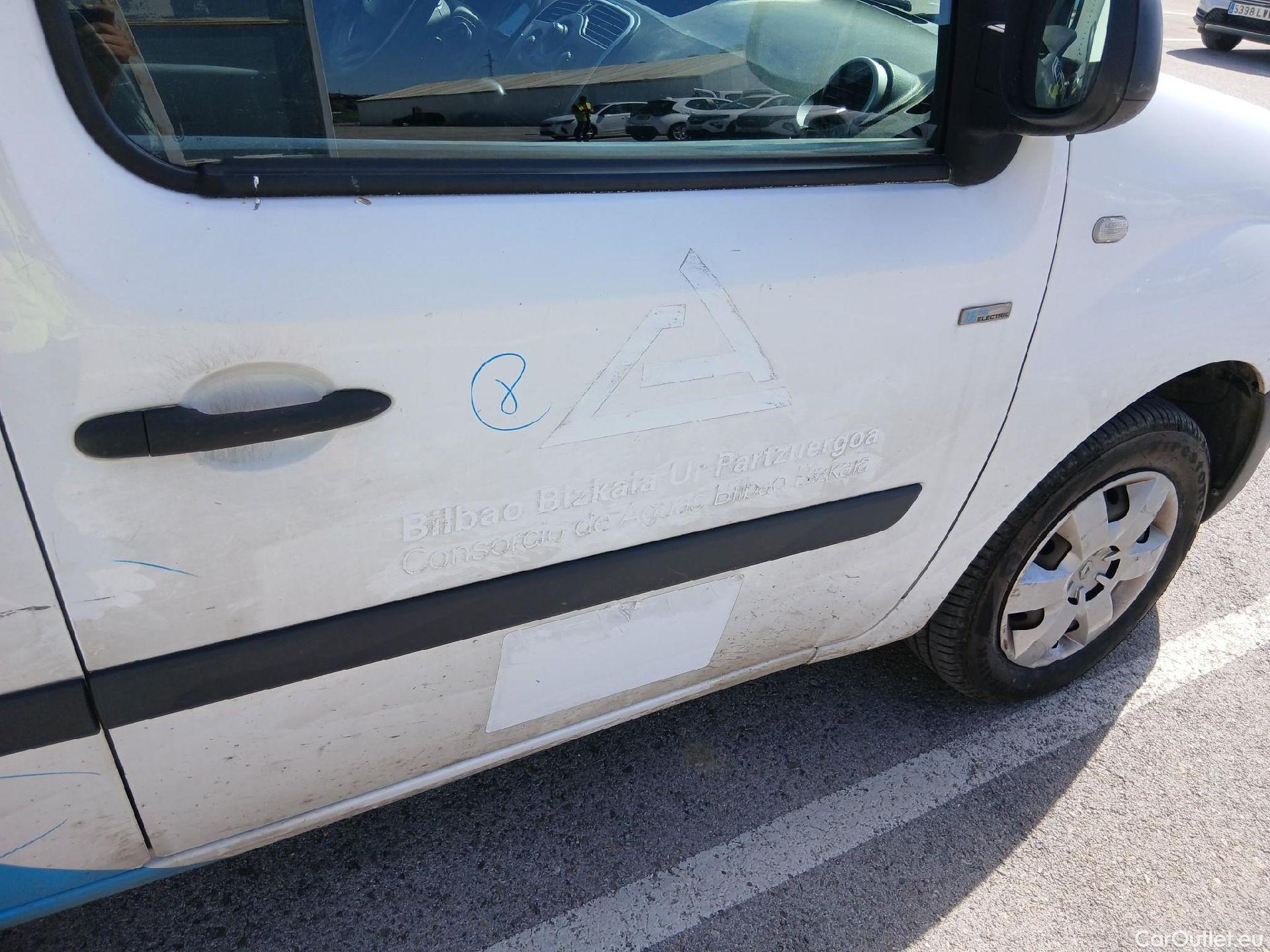  Renault  Kangoo RENAULT  Z.E./2013/3P/furgón derivado de turismo Z.E. #42