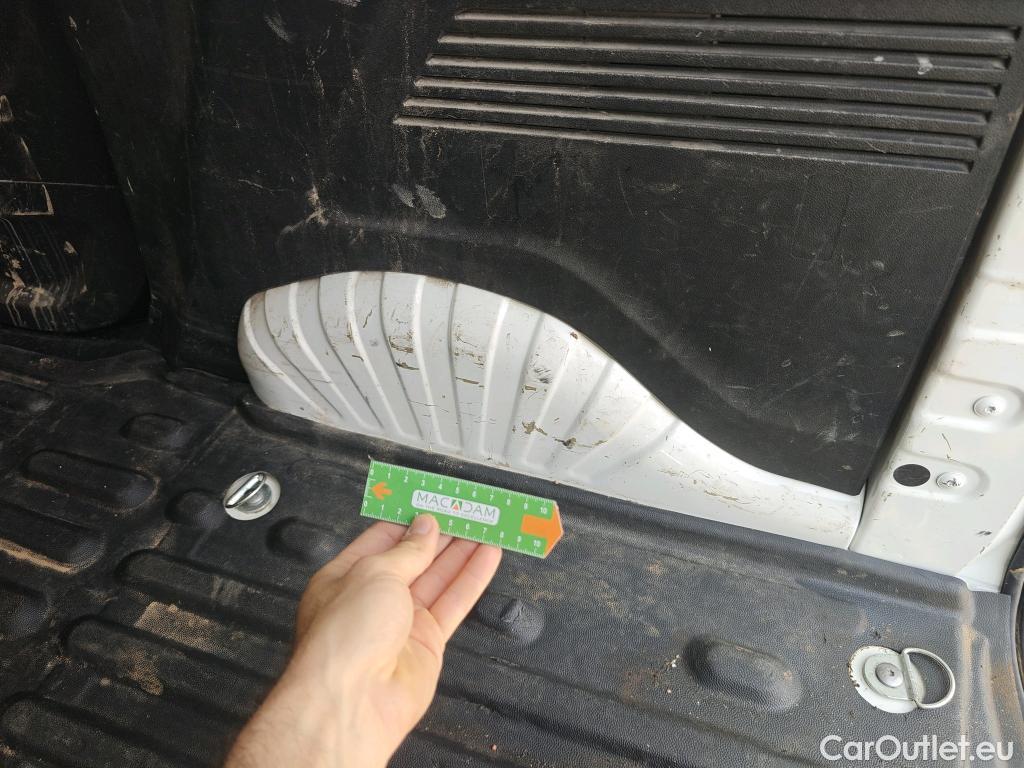  Peugeot  Partner PEUGEOT  / 2018 / 3P / furgón derivado de turismo Pro Standard 600kg BlueHDi 73kW (AC) #40