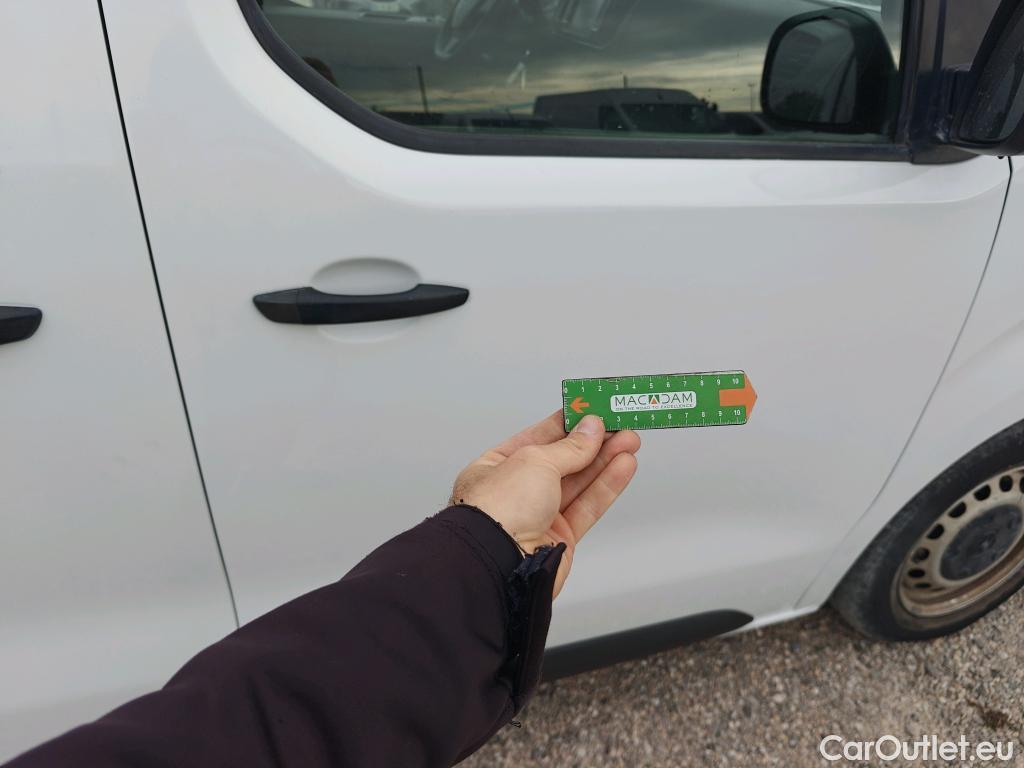  Opel  Vivaro OPEL  / 2019 / 4P / furgón 1.5 D 88kW (120CV) M Std Express M.P. DC #97