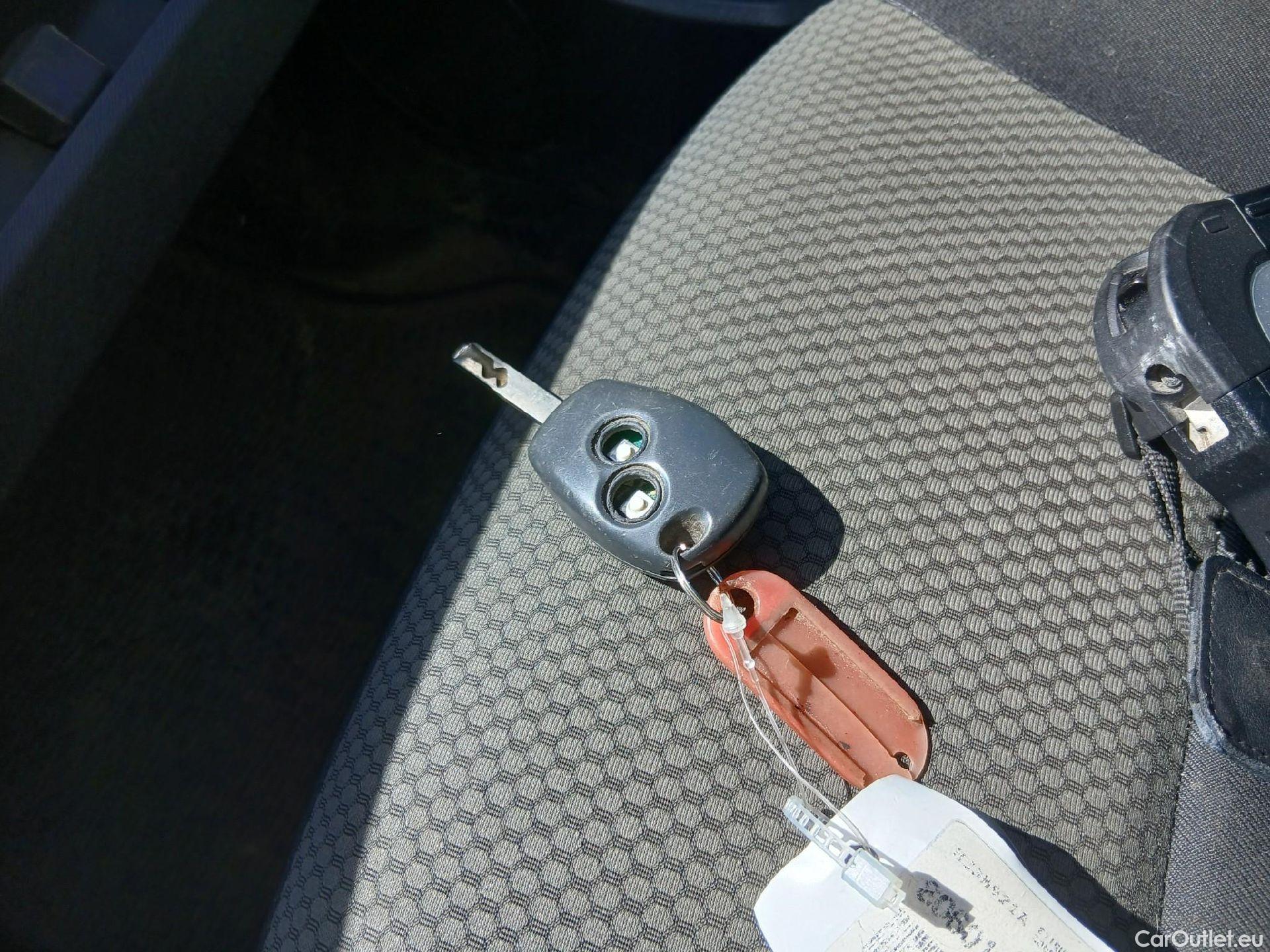  Renault  Kangoo RENAULT  Z.E./2013/3P/furgón derivado de turismo Z.E. #48