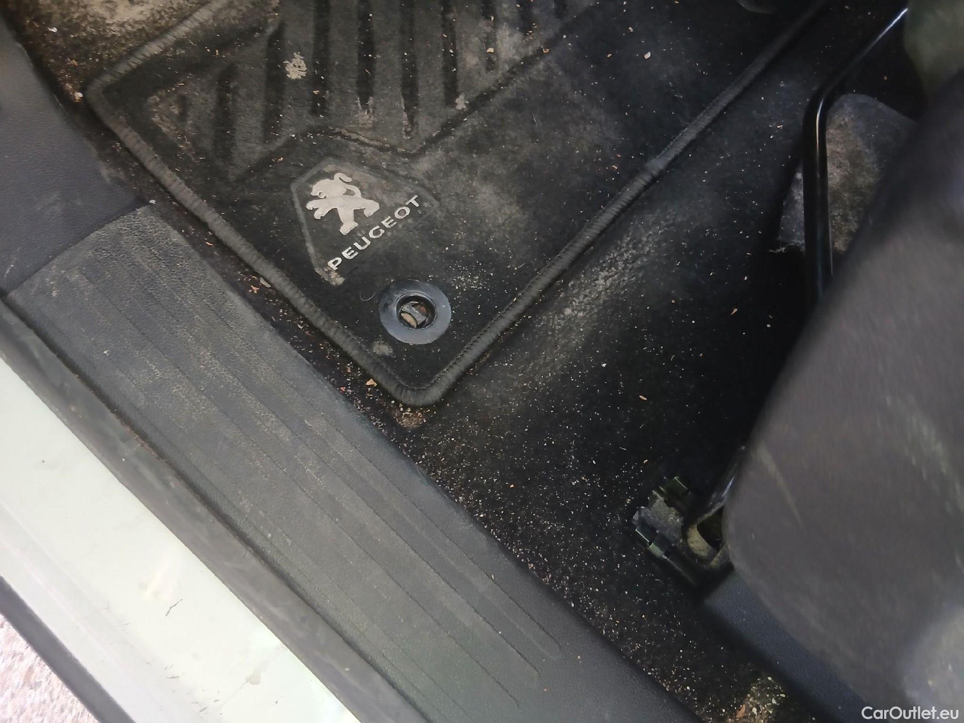  Peugeot  RIFTER PEUGEOT  / 2018 / 4P / combi Active Standard BlueHDi 73kW (IND) #13