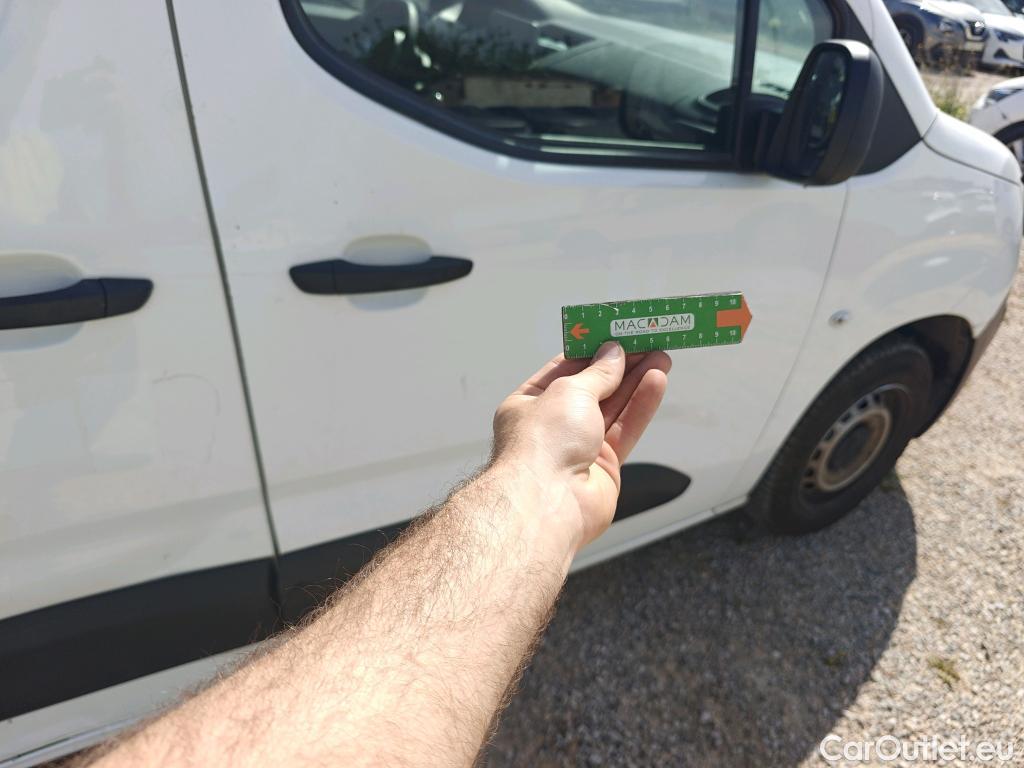  Peugeot  Partner PEUGEOT  / 2018 / 3P / furgón derivado de turismo Pro Standard 600kg BlueHDi 73kW (AC) #27