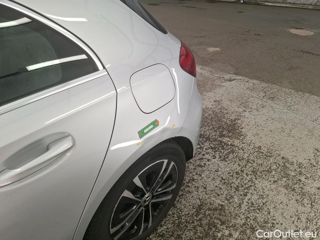  Mercedes  A-Klasse MERCEDES-BENZ Classe A Compact / 2022 / 5P / Berline A 180 d Business Line 8G-DCT #1