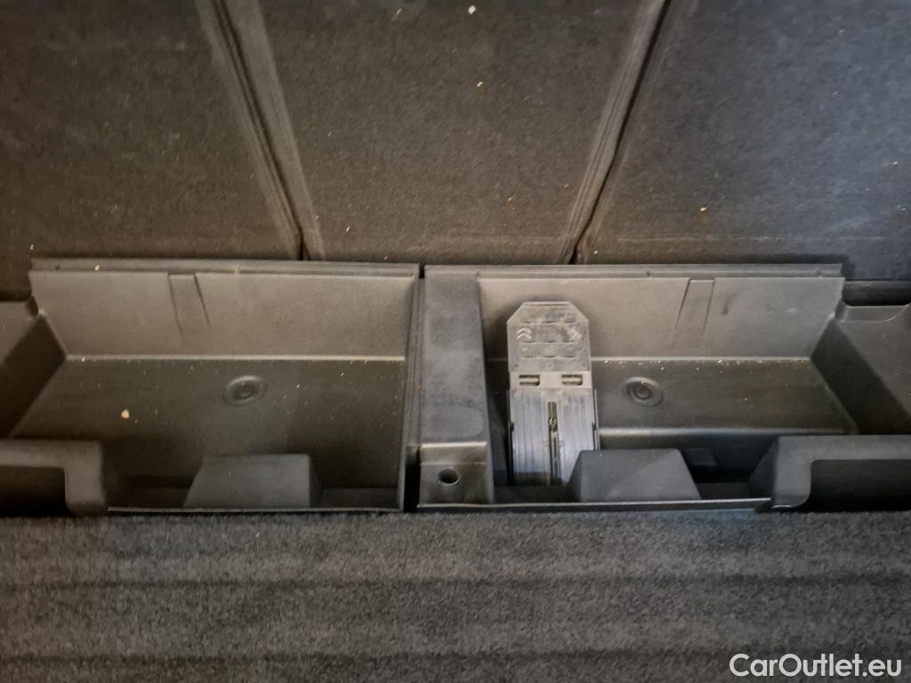  Peugeot  308 PEUGEOT  SW / 2021 / 5P / Break BlueHDi 130 EAT8 ALLURE PACK #50