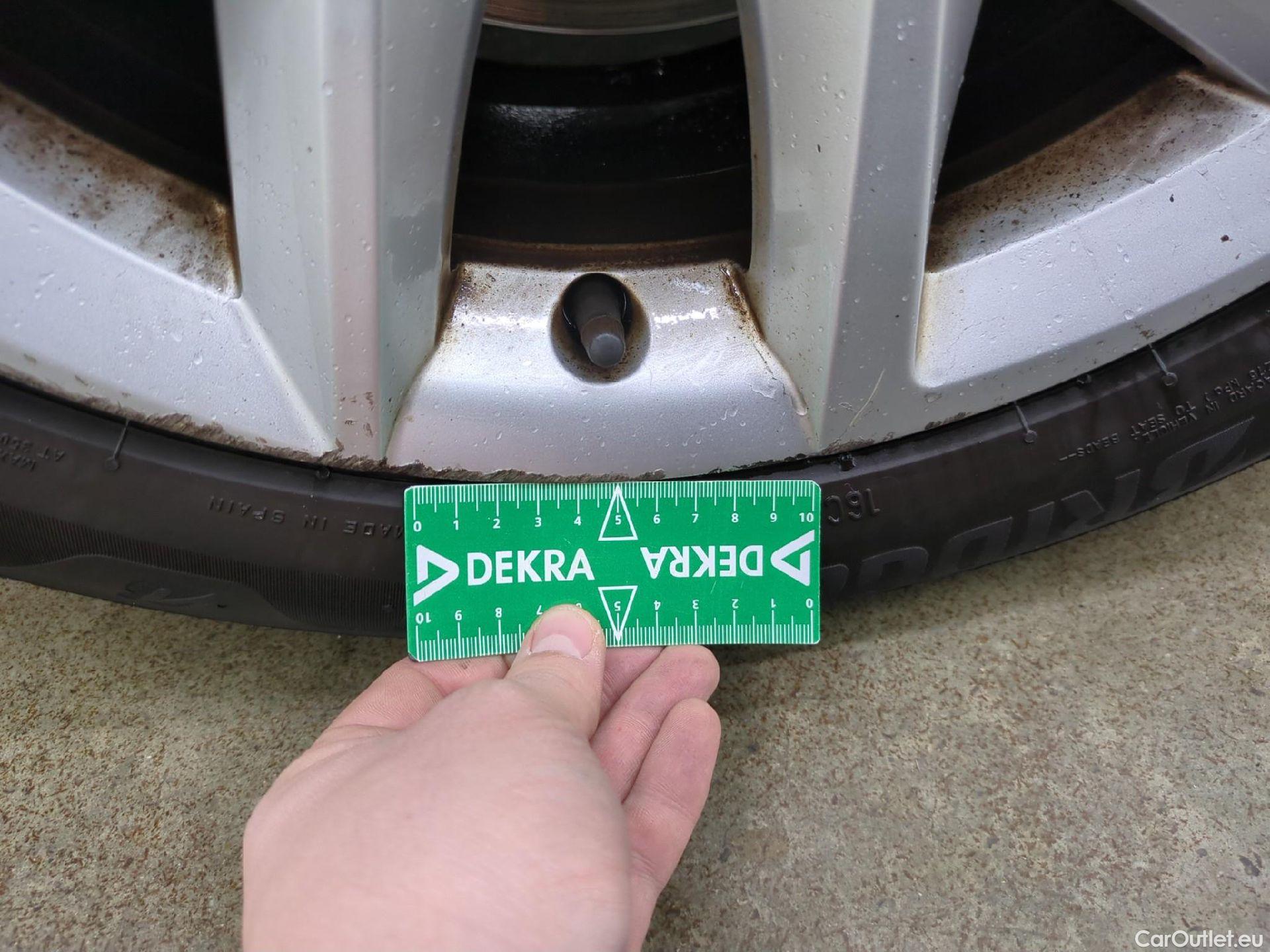  Seat  Leon SEAT  Sportstourer / 2020 / 5P / Break 1.0 eTSI 110 DSG S&S Style Business #25