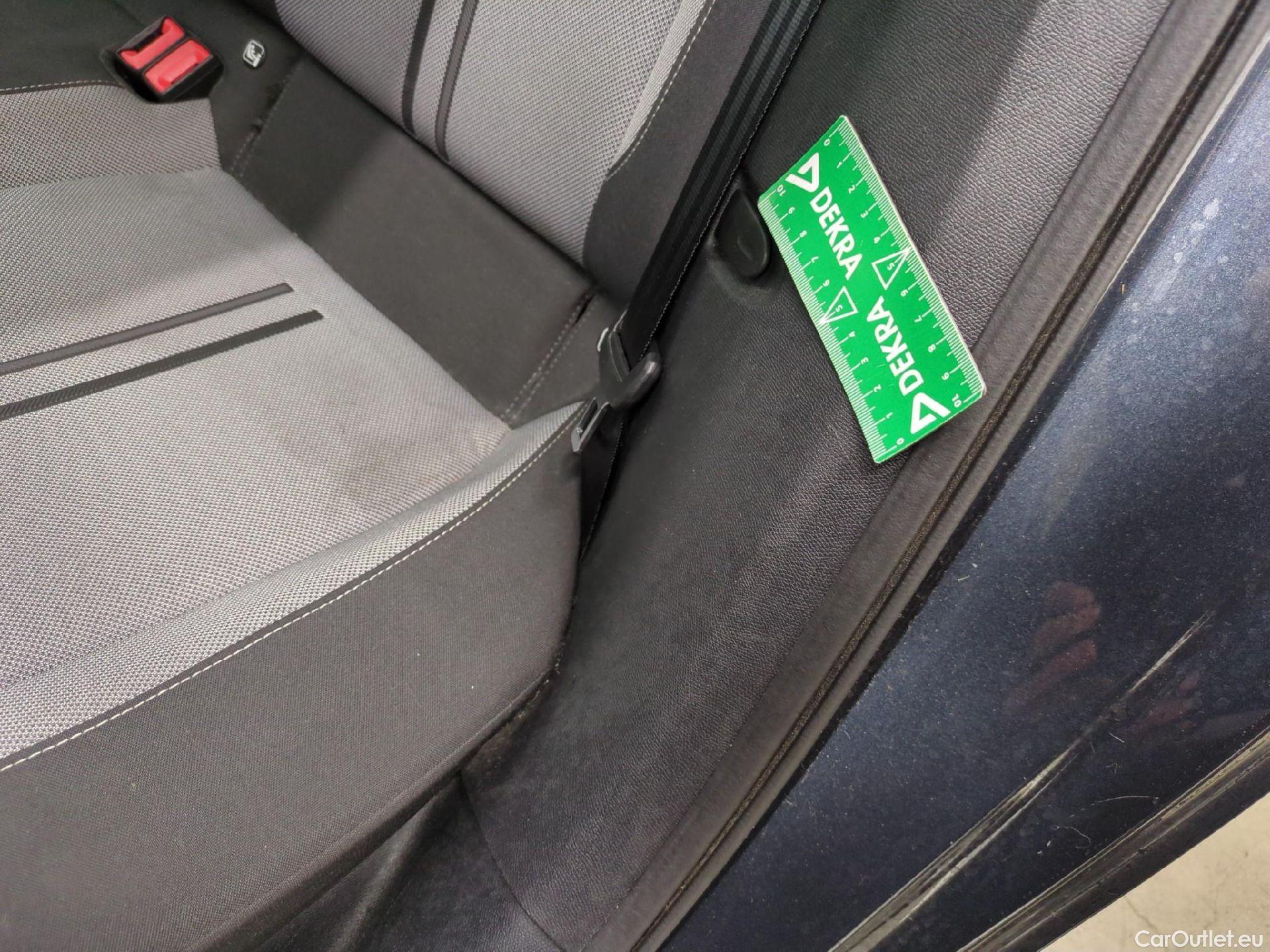  Seat  Leon SEAT  Sportstourer / 2020 / 5P / Break 1.0 eTSI 110 DSG S&S Style Business #3