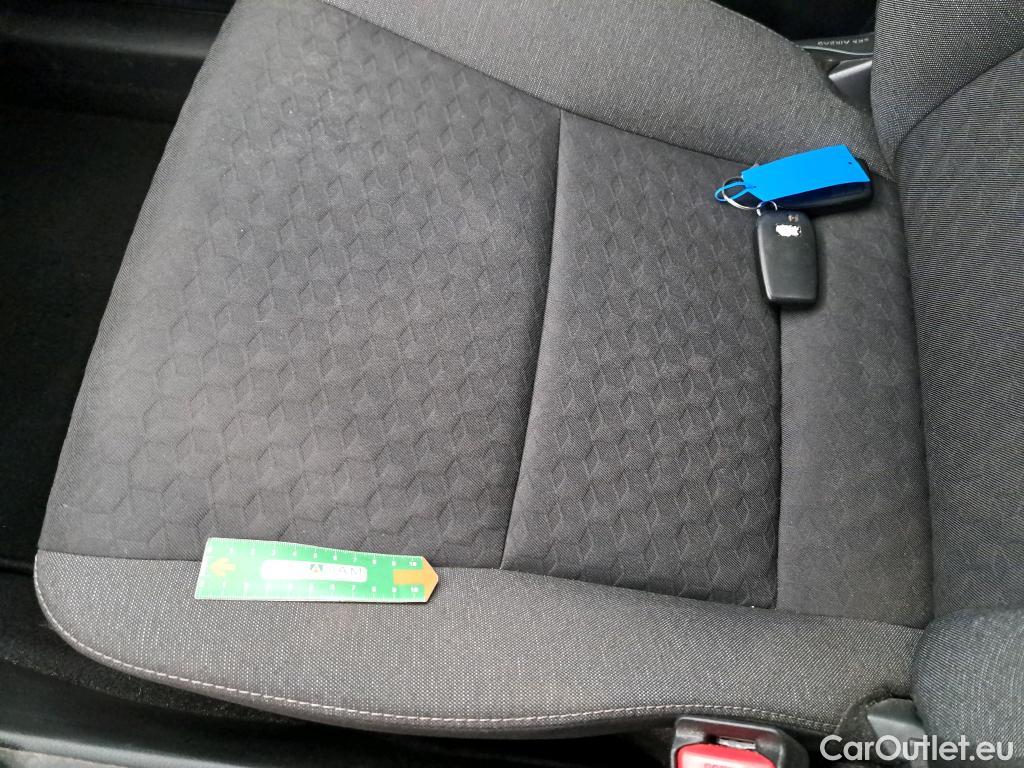  Toyota  Yaris TOYOTA  Hybride / 2019 / 5P / Berline Hybride 116h France Business Stage Acad #30