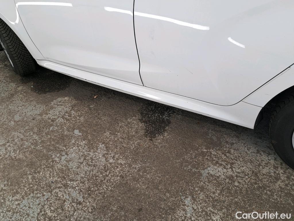  Toyota  Yaris TOYOTA  Hybride / 2019 / 5P / Berline Hybride 116h France Business Stage Acad #1