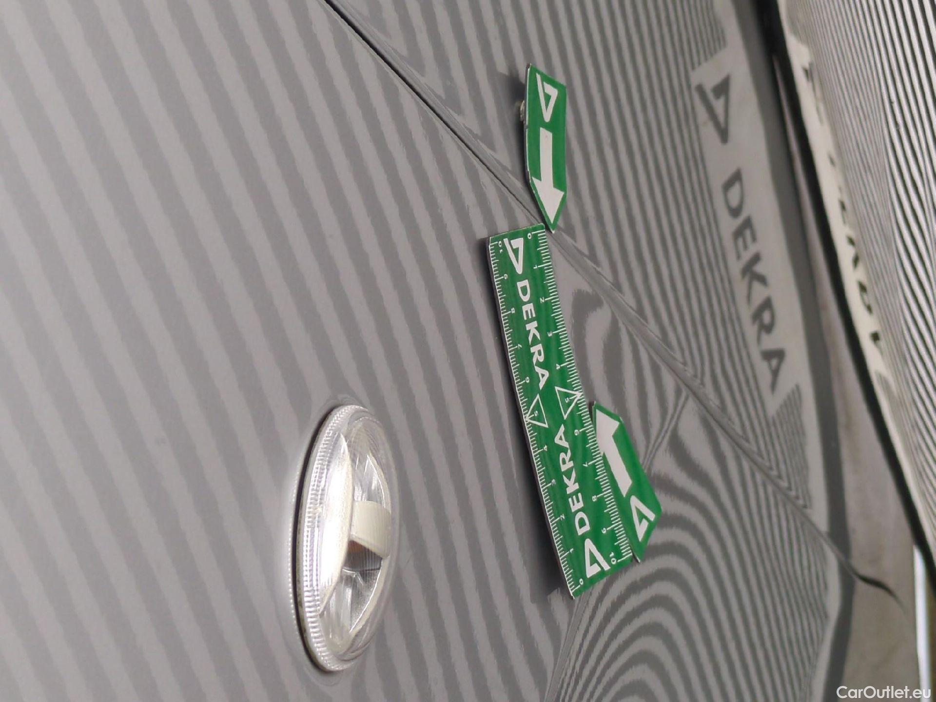  Peugeot  Expert PEUGEOT  VU 4p Fourgon 2.0 BlueHDi 120 S&S Long Premium Pack #52