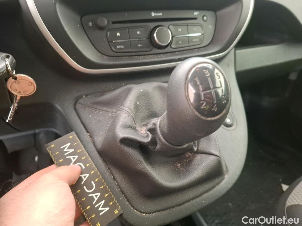  Renault  Kangoo RENAULT  Express / 2013 / 4P / Fourgonnette Extra R-Link dCi 90 #33