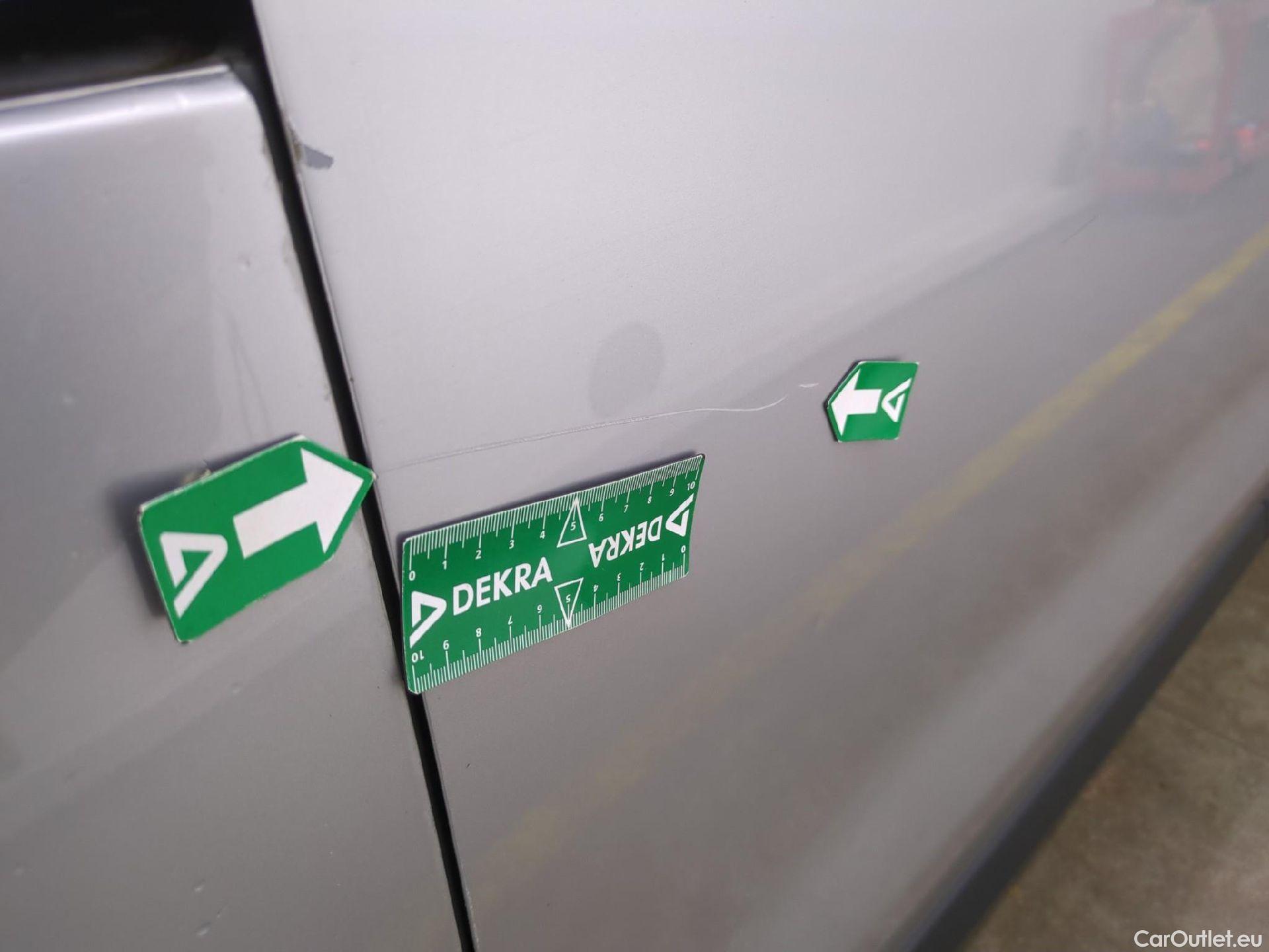  Peugeot  Expert PEUGEOT  VU 4p Fourgon 2.0 BlueHDi 120 S&S Long Premium Pack #30