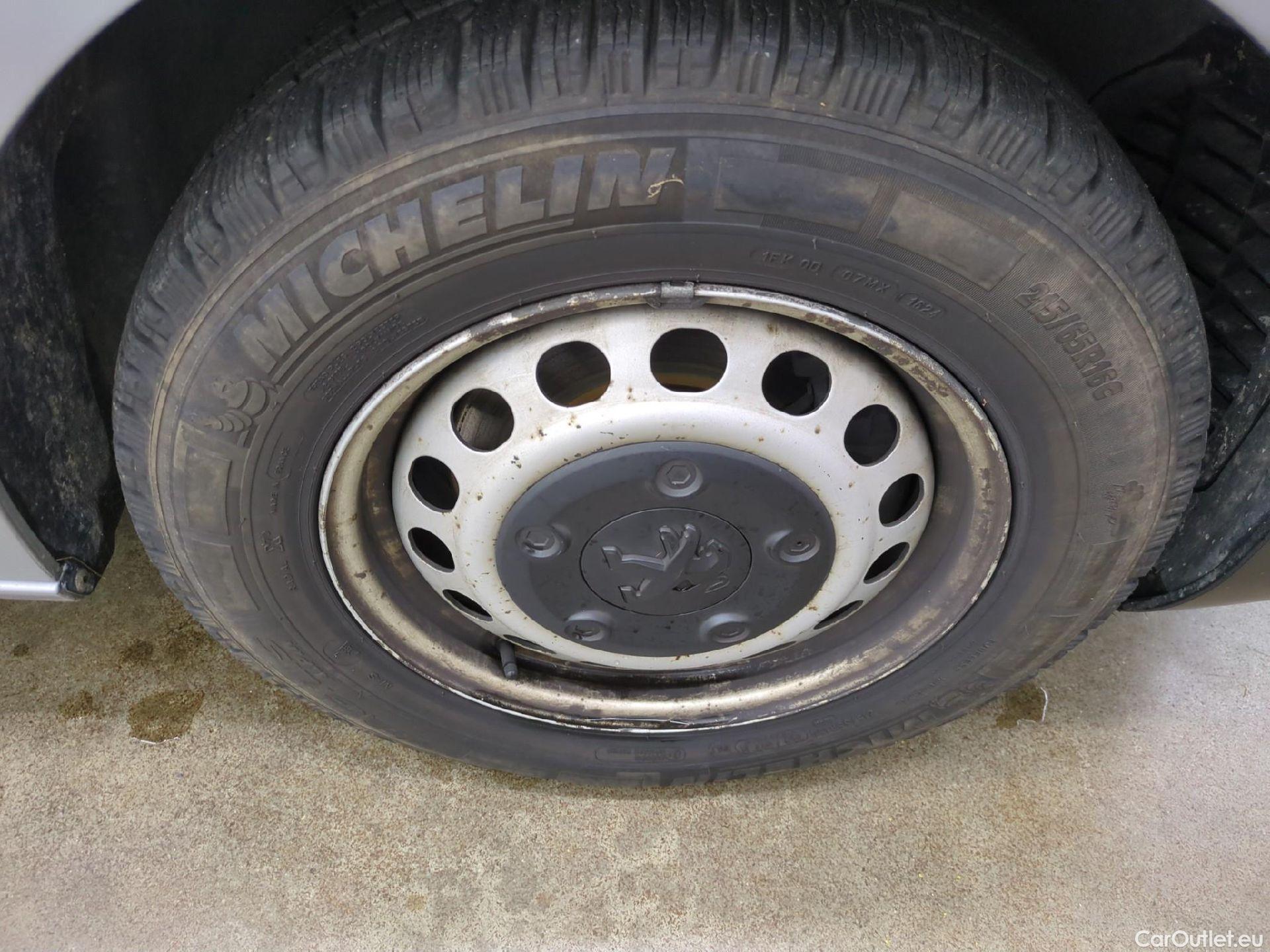  Peugeot  Expert PEUGEOT  VU 4p Fourgon 2.0 BlueHDi 120 S&S Long Premium Pack #13