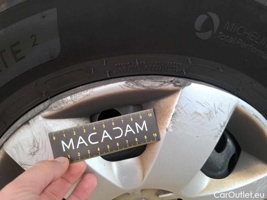  Renault  Kangoo RENAULT  Express / 2013 / 4P / Fourgonnette Extra R-Link dCi 90 #40