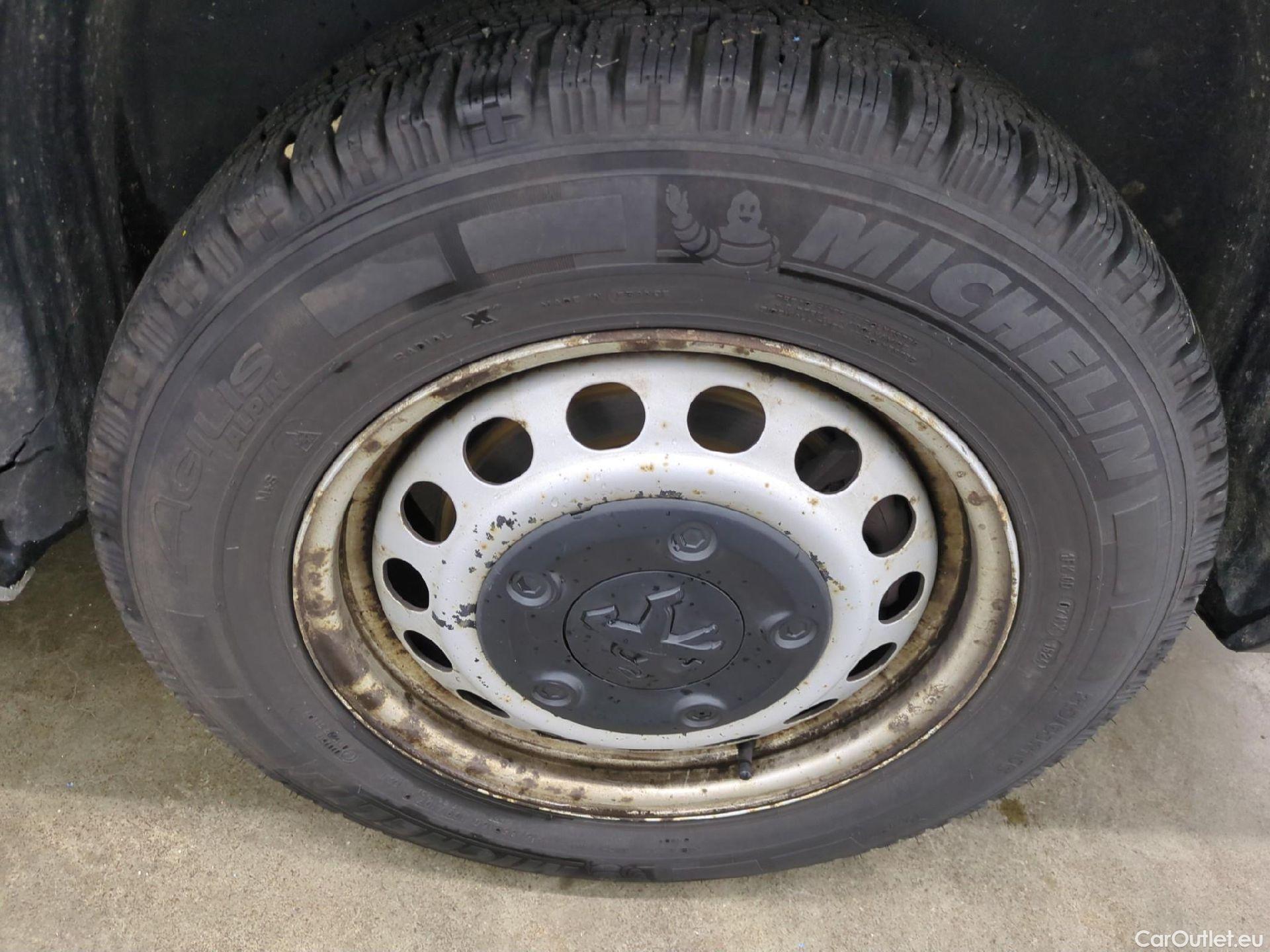  Peugeot  Expert PEUGEOT  VU 4p Fourgon 2.0 BlueHDi 120 S&S Long Premium Pack #15