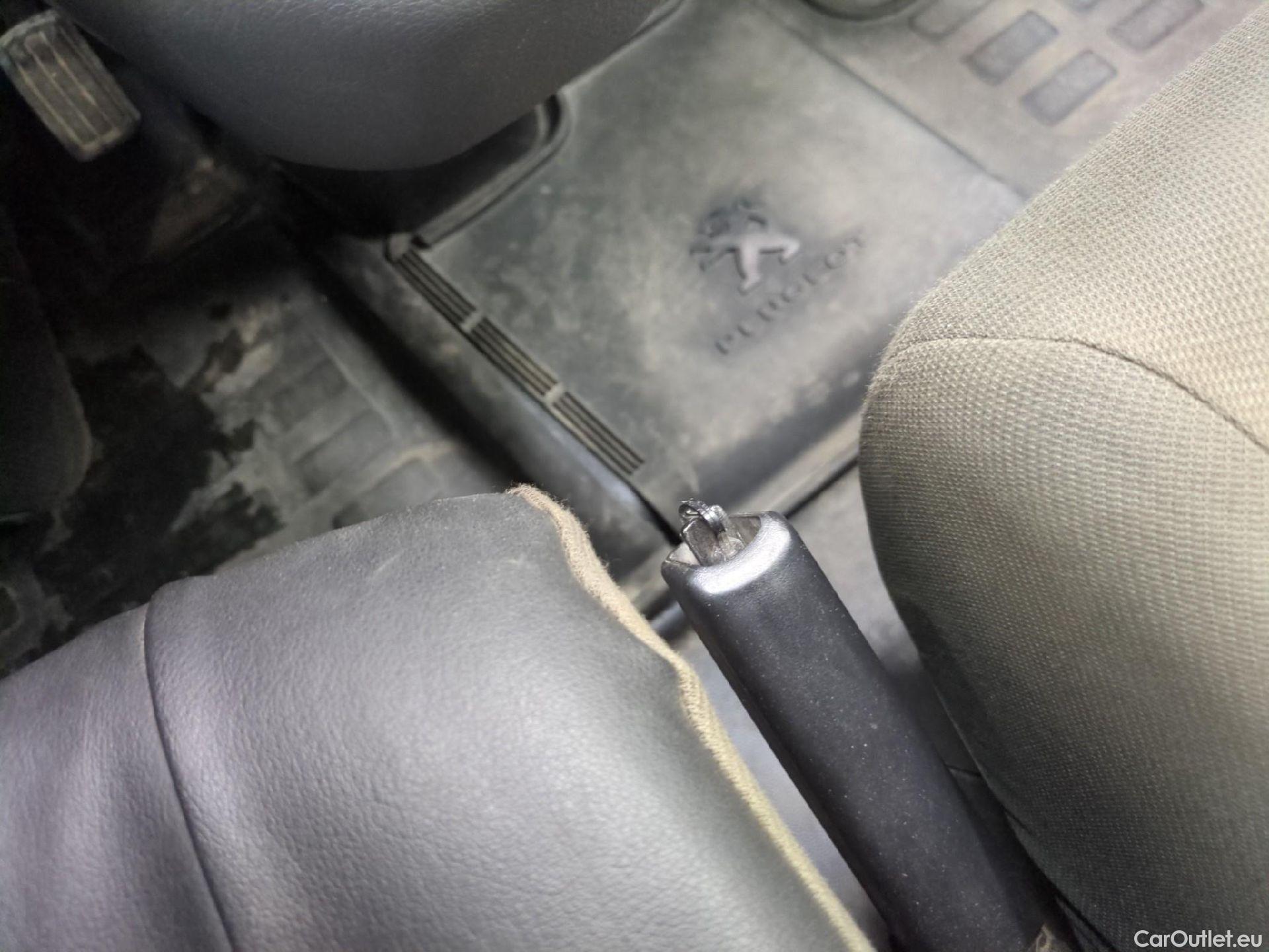  Peugeot  Expert PEUGEOT  VU 4p Fourgon 2.0 BlueHDi 120 S&S Long Premium Pack #81