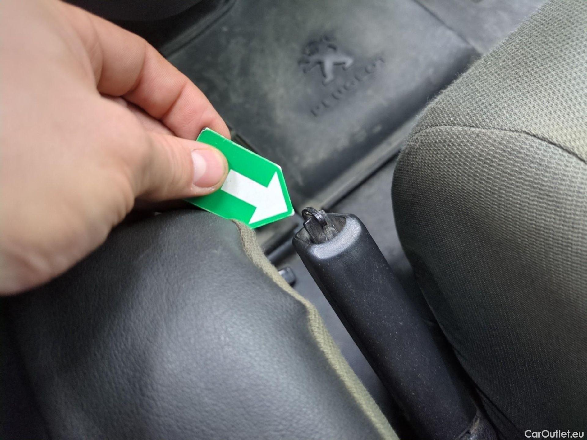  Peugeot  Expert PEUGEOT  VU 4p Fourgon 2.0 BlueHDi 120 S&S Long Premium Pack #82