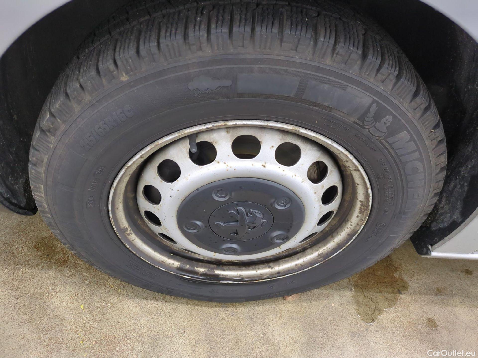  Peugeot  Expert PEUGEOT  VU 4p Fourgon 2.0 BlueHDi 120 S&S Long Premium Pack #14