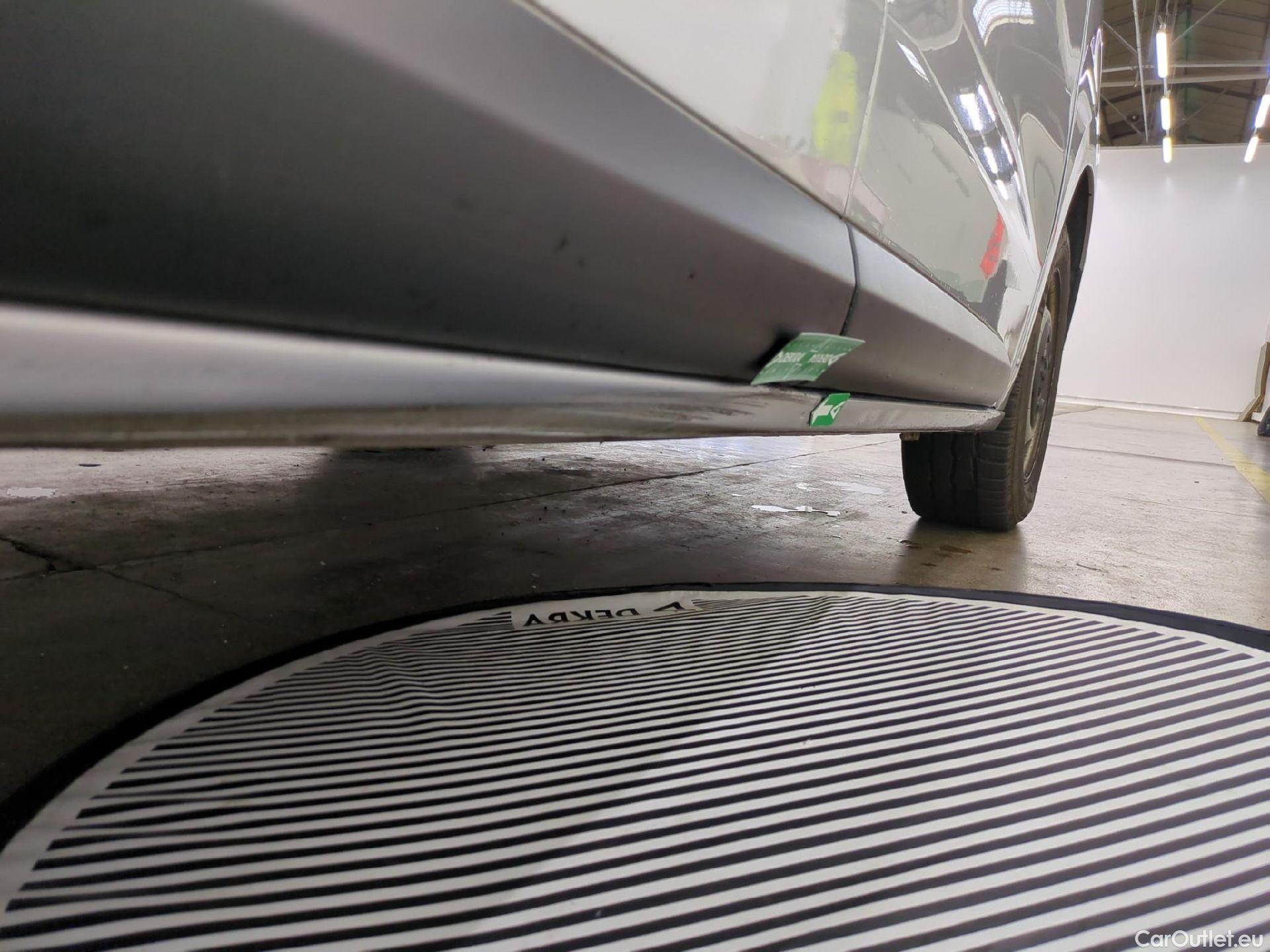  Peugeot  Expert PEUGEOT  VU 4p Fourgon 2.0 BlueHDi 120 S&S Long Premium Pack #36