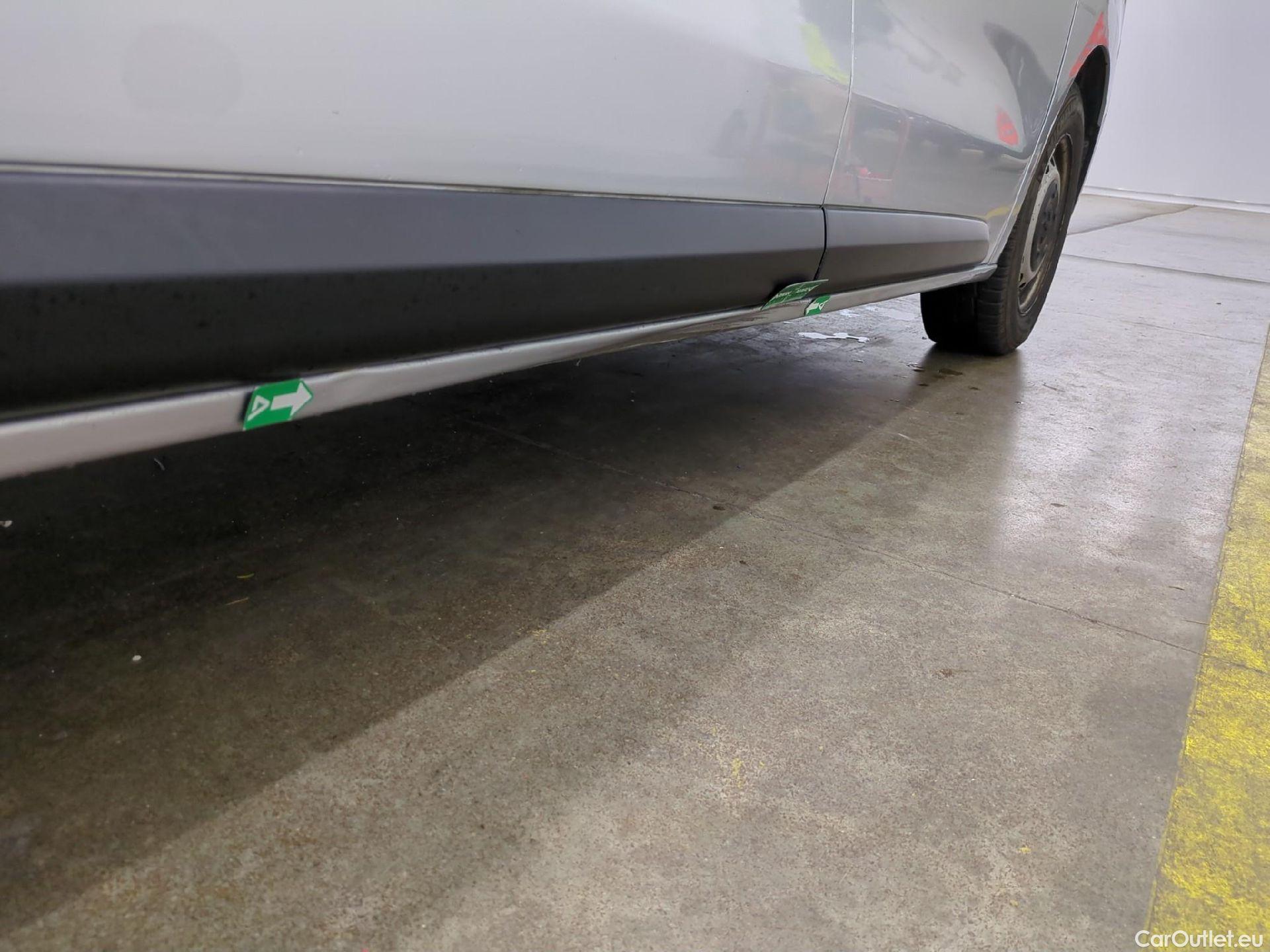  Peugeot  Expert PEUGEOT  VU 4p Fourgon 2.0 BlueHDi 120 S&S Long Premium Pack #35