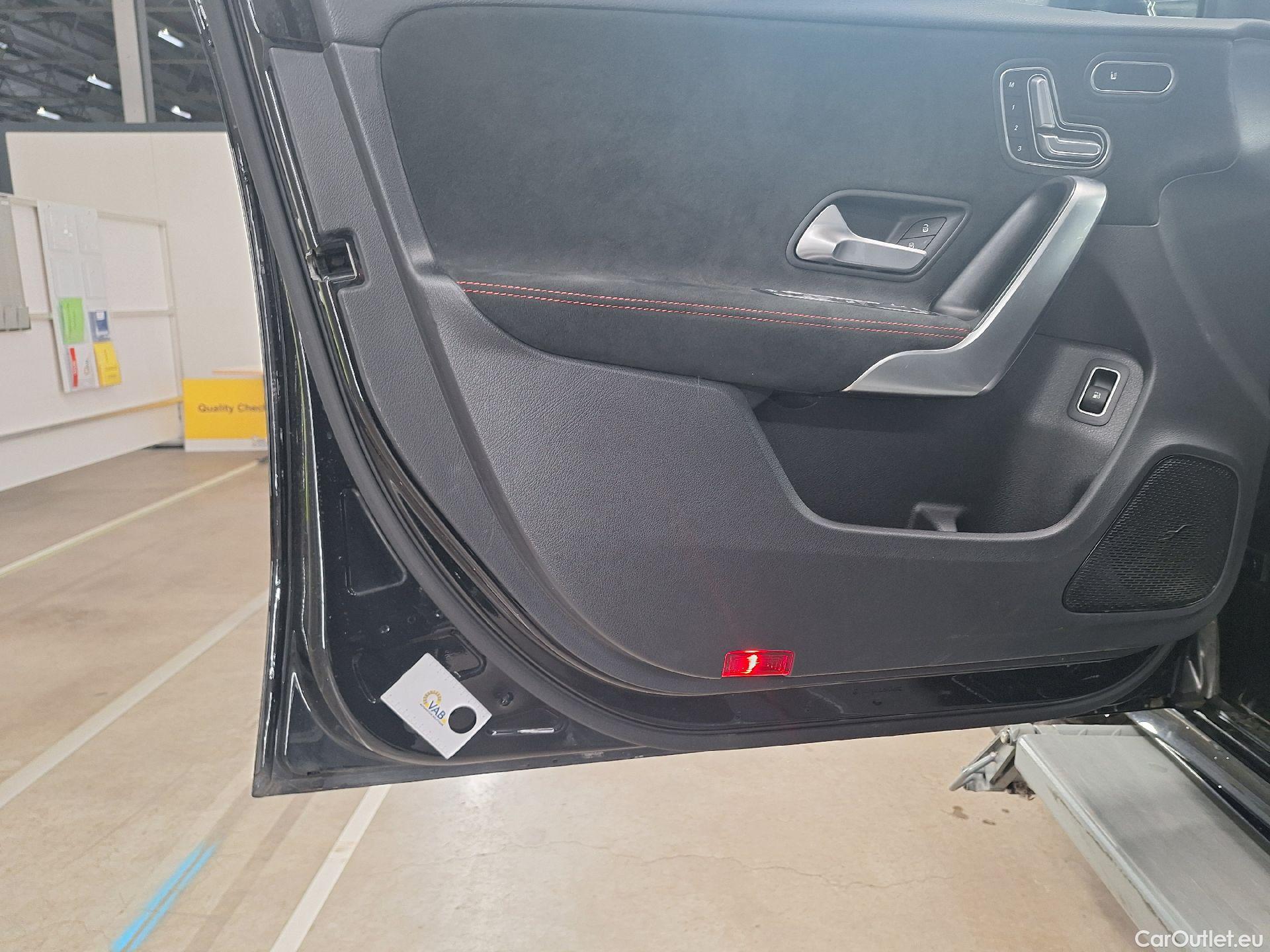  Mercedes  A-Klasse Mercedes, A-Class '18 PHEV, Mercedes-Benz  A 250 e 5d #60