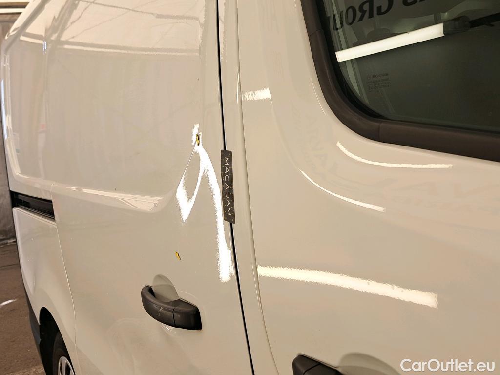  Nissan  NV300 NISSAN  / 2016 / 4P / Fourgon tôlé 2.0 dCi 120 N-Connecta L1H1 2.8T #8