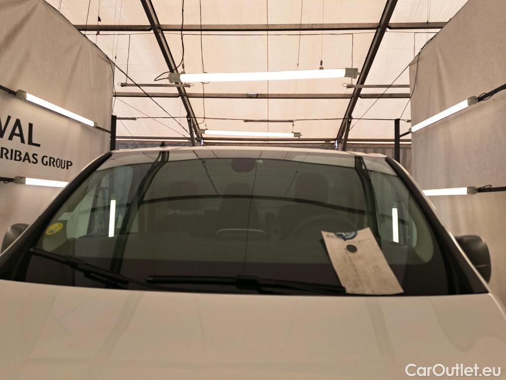  Nissan  NV300 NISSAN  / 2016 / 4P / Fourgon tôlé 2.0 dCi 120 N-Connecta L1H1 2.8T #33