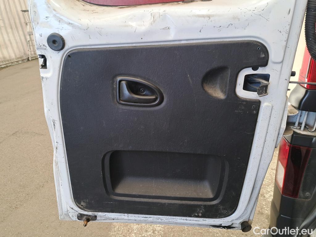  Nissan  NV300 NISSAN  / 2016 / 4P / Fourgon tôlé 2.0 dCi 120 N-Connecta L1H1 2.8T #28