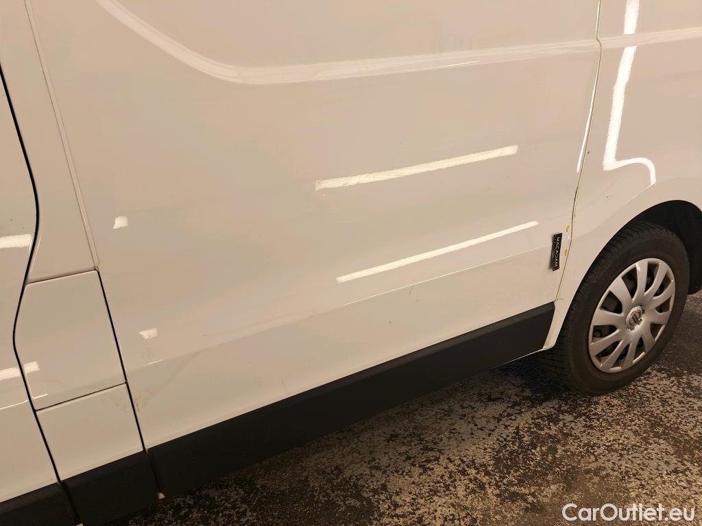  Nissan  NV300 NISSAN  / 2016 / 4P / Fourgon tôlé 2.0 dCi 120 N-Connecta L1H1 2.8T #31