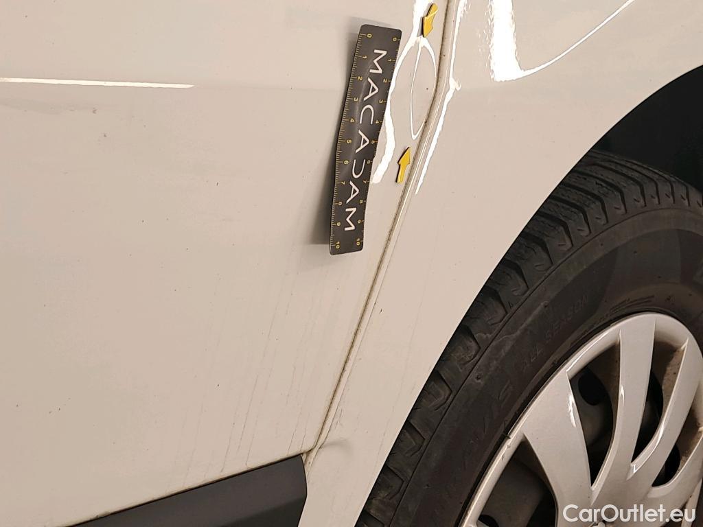  Nissan  NV300 NISSAN  / 2016 / 4P / Fourgon tôlé 2.0 dCi 120 N-Connecta L1H1 2.8T #32