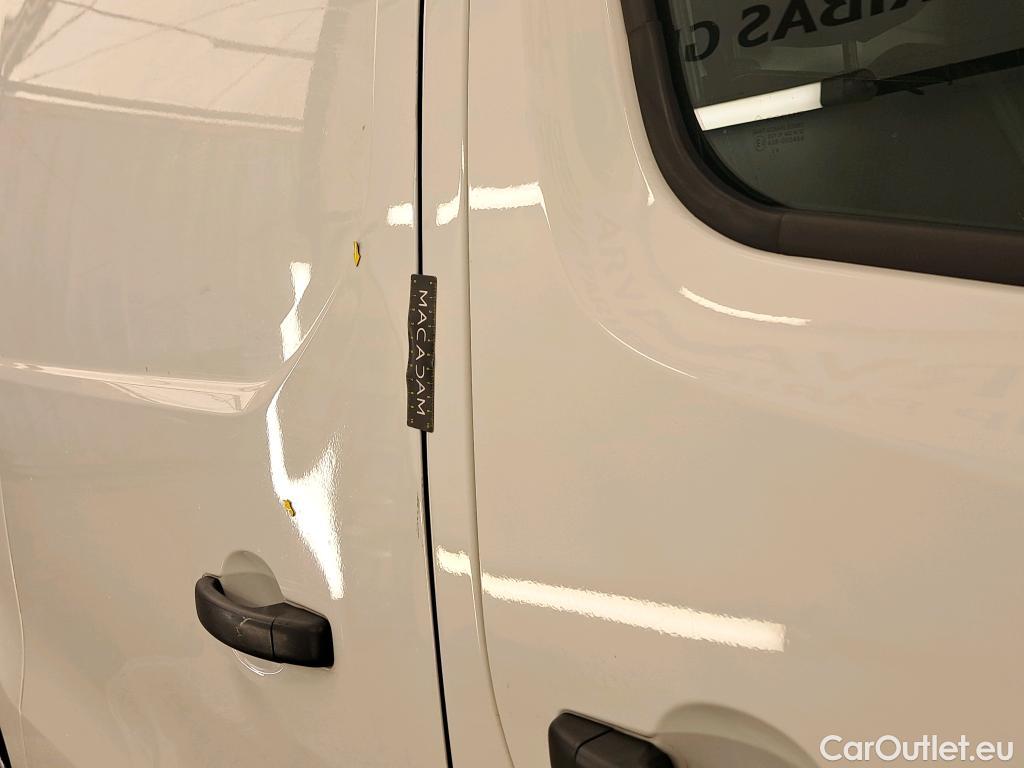  Nissan  NV300 NISSAN  / 2016 / 4P / Fourgon tôlé 2.0 dCi 120 N-Connecta L1H1 2.8T #9