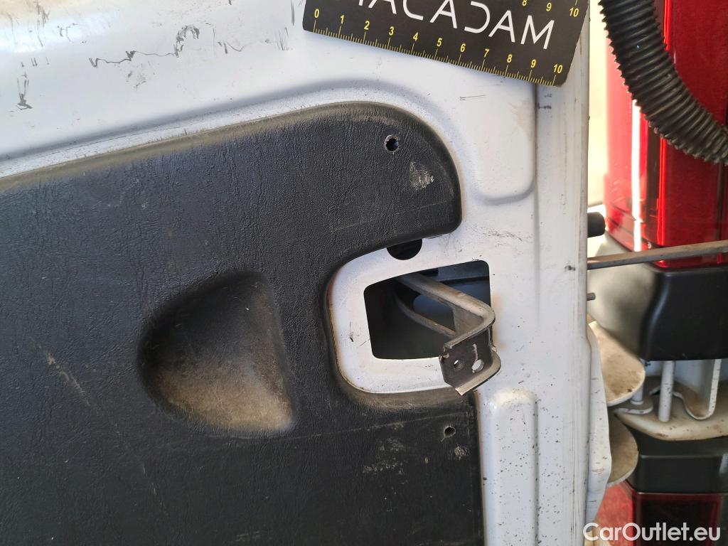  Nissan  NV300 NISSAN  / 2016 / 4P / Fourgon tôlé 2.0 dCi 120 N-Connecta L1H1 2.8T #37