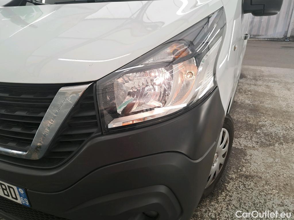  Nissan  NV300 NISSAN  / 2016 / 4P / Fourgon tôlé 2.0 dCi 120 N-Connecta L1H1 2.8T #34