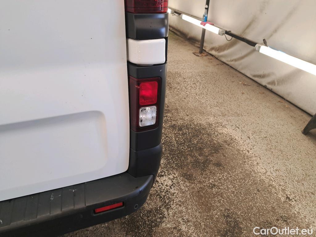  Nissan  NV300 NISSAN  / 2016 / 4P / Fourgon tôlé 2.0 dCi 120 N-Connecta L1H1 2.8T #23