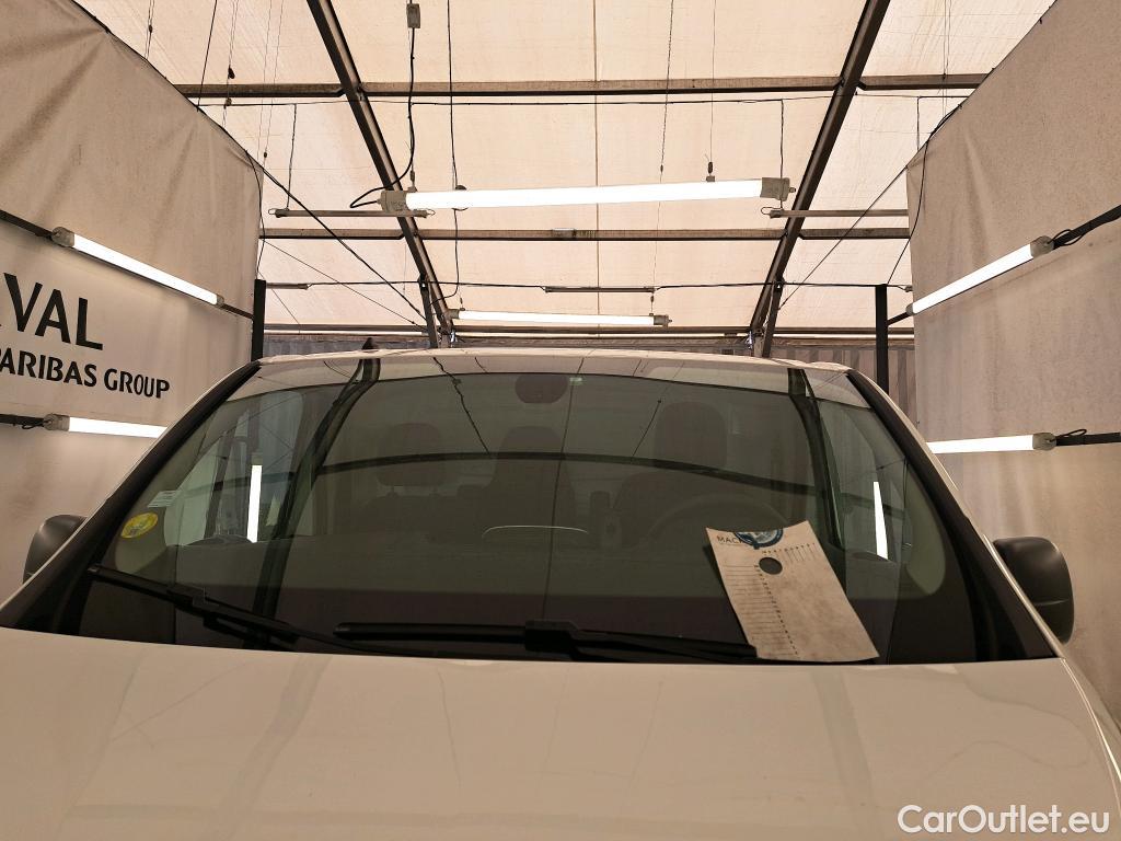  Nissan  NV300 NISSAN  / 2016 / 4P / Fourgon tôlé 2.0 dCi 120 N-Connecta L1H1 2.8T #1