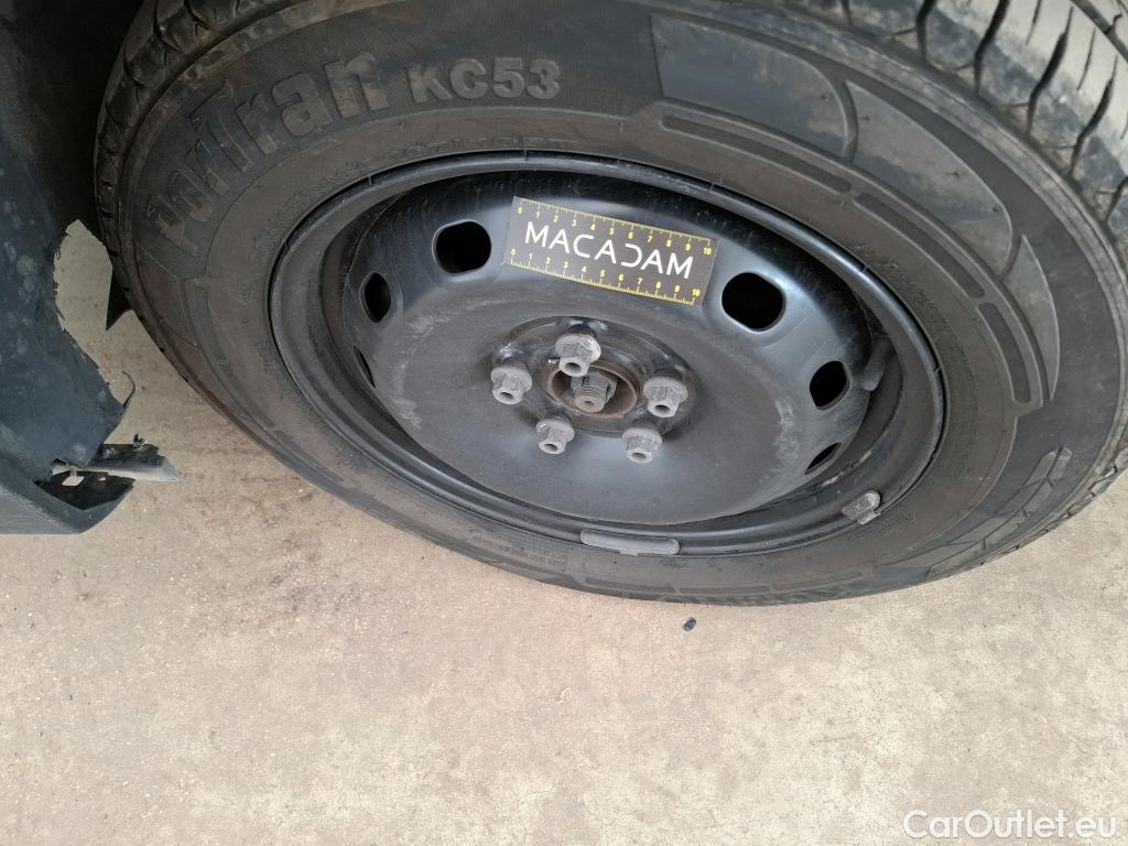  Renault  Trafic  III Fourgon L2H1 3T Confort 2.0 dCi 130CV BVM6 E6d #166